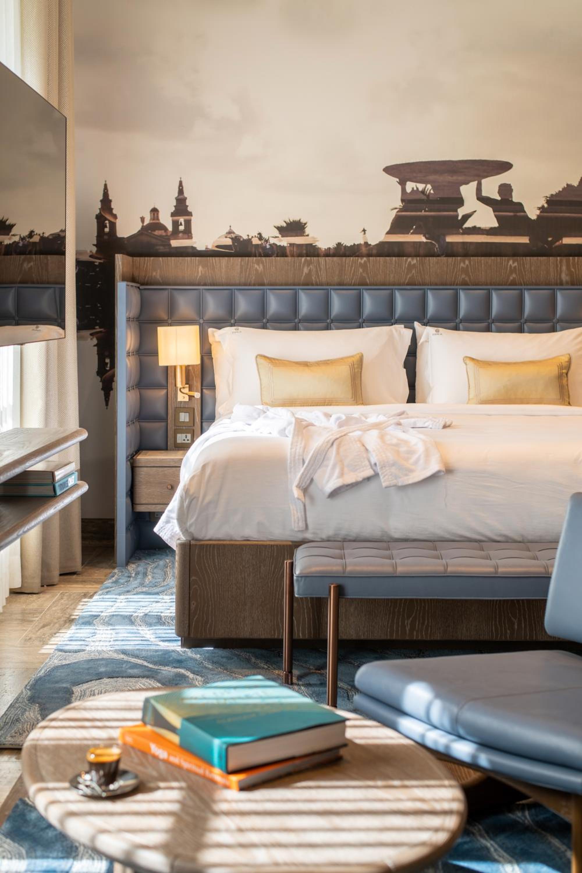Superior Grand Harbour View Suite - Photo 3