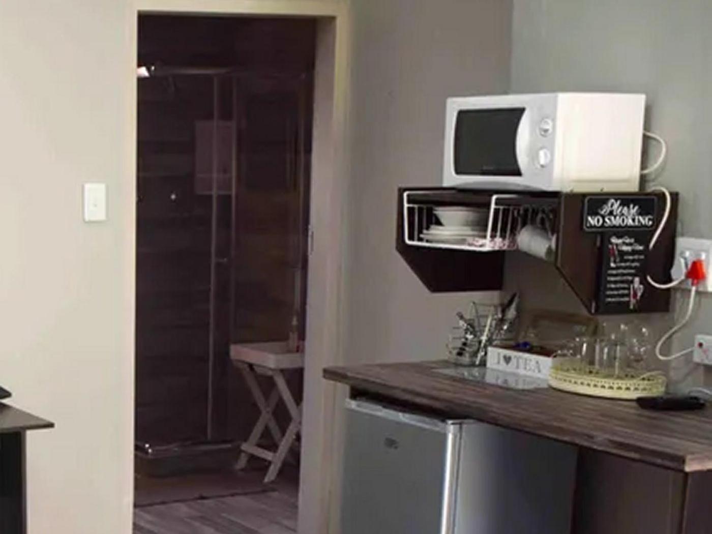 Family Room with Garden View - Photo 2
