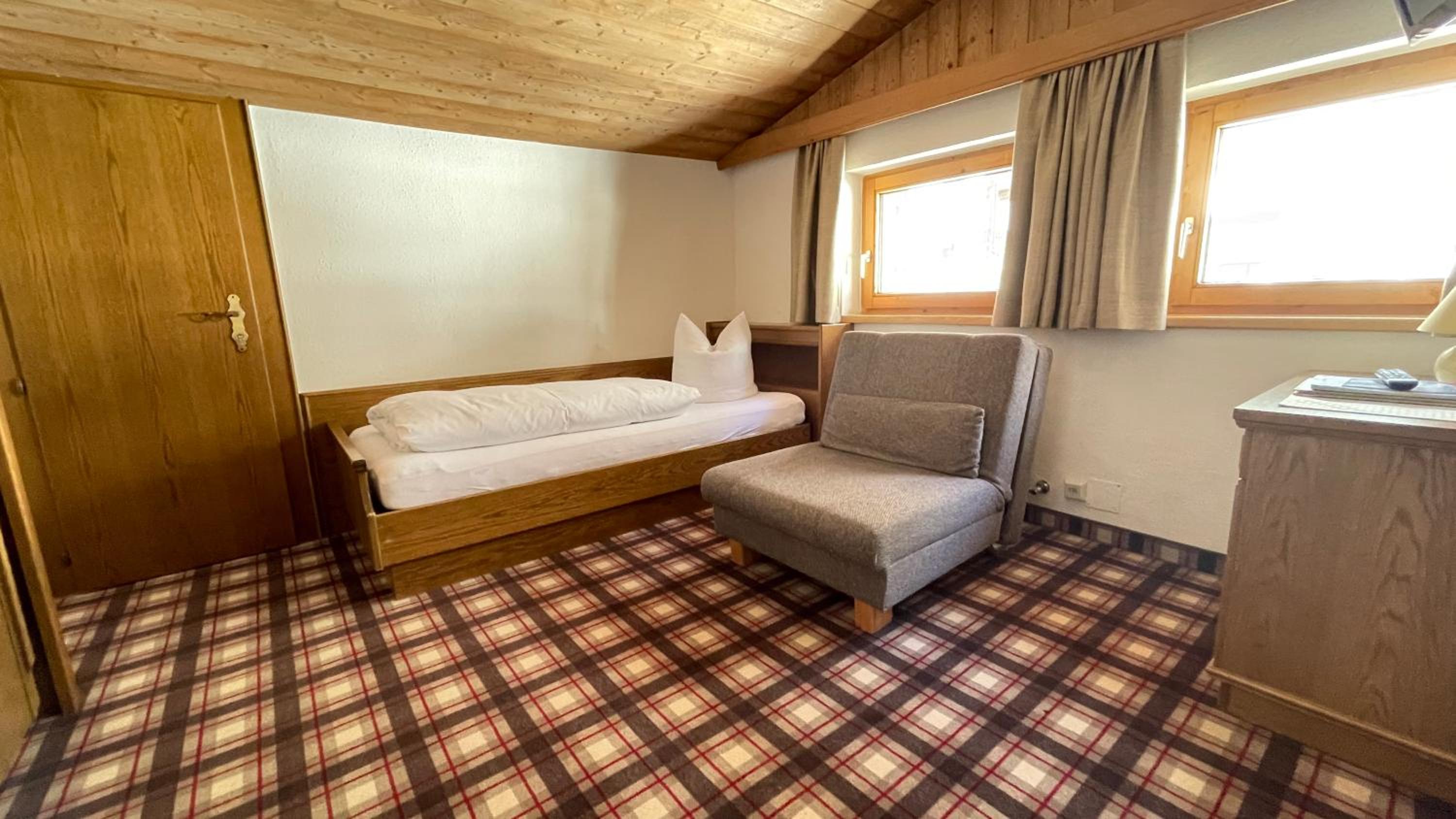 Single Room photo 2