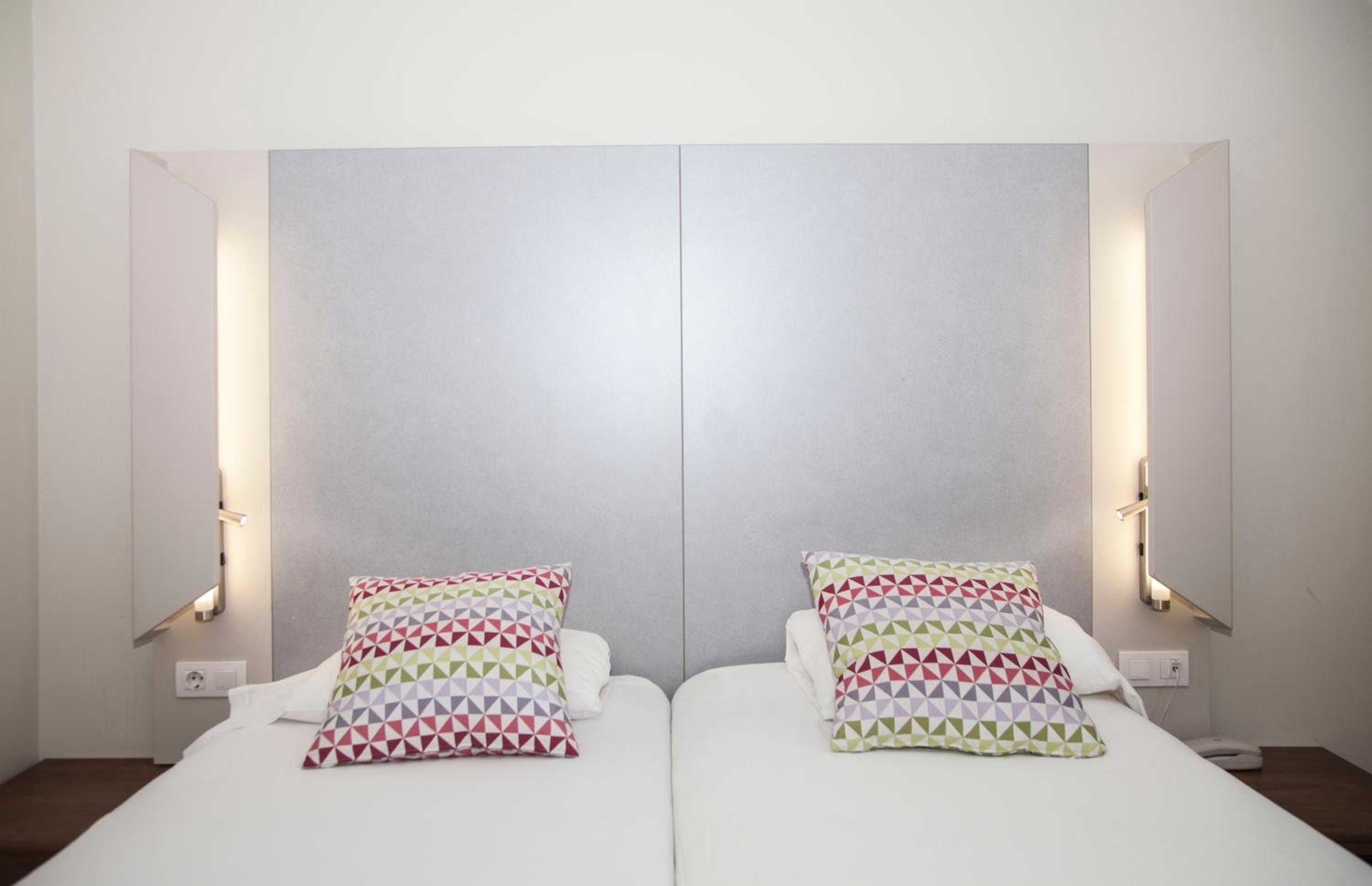Twin Room - Photo 1