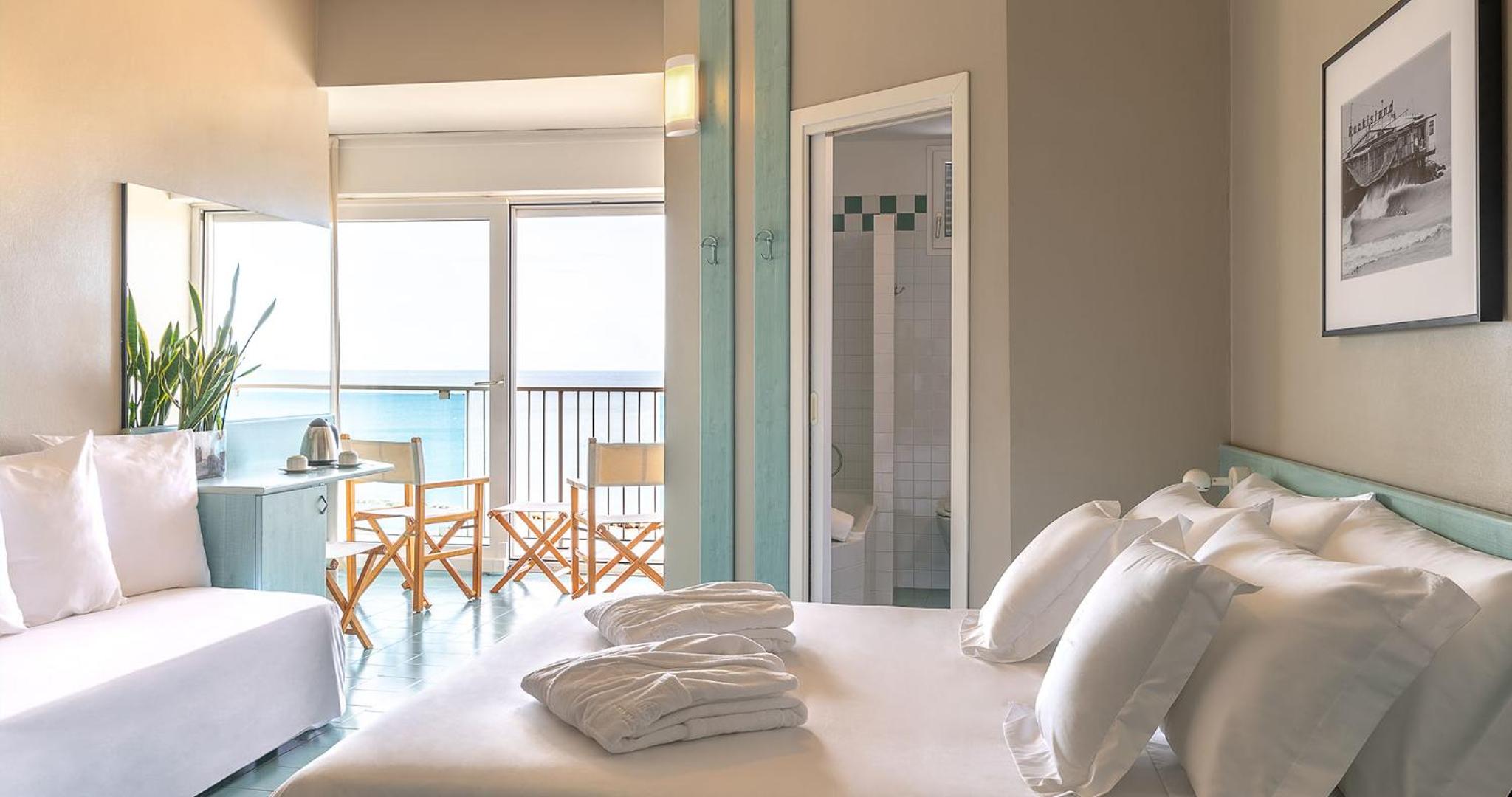 Superior Double Room with Front Sea View photo 2