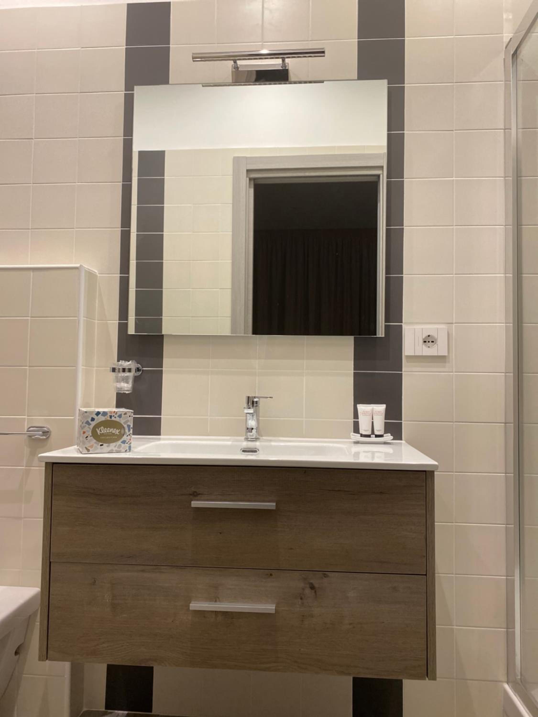 Double Room with Private Bathroom photo 3