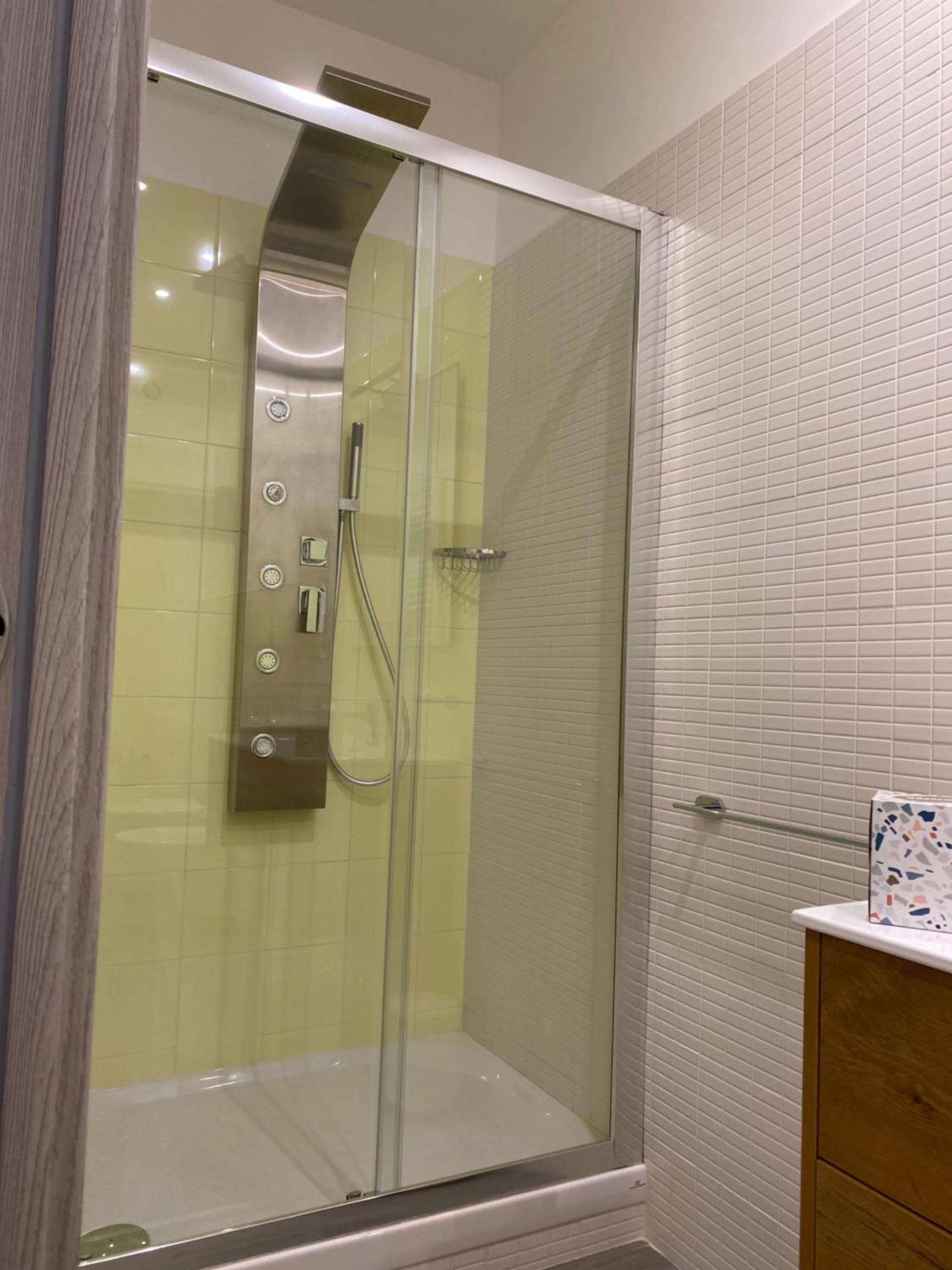 Deluxe King Room - Photo 8