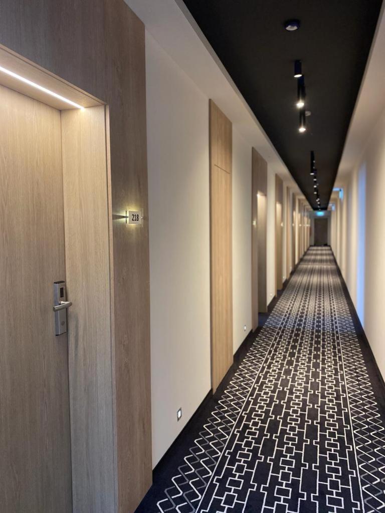 Deluxe Double Room with Balcony - Photo 8