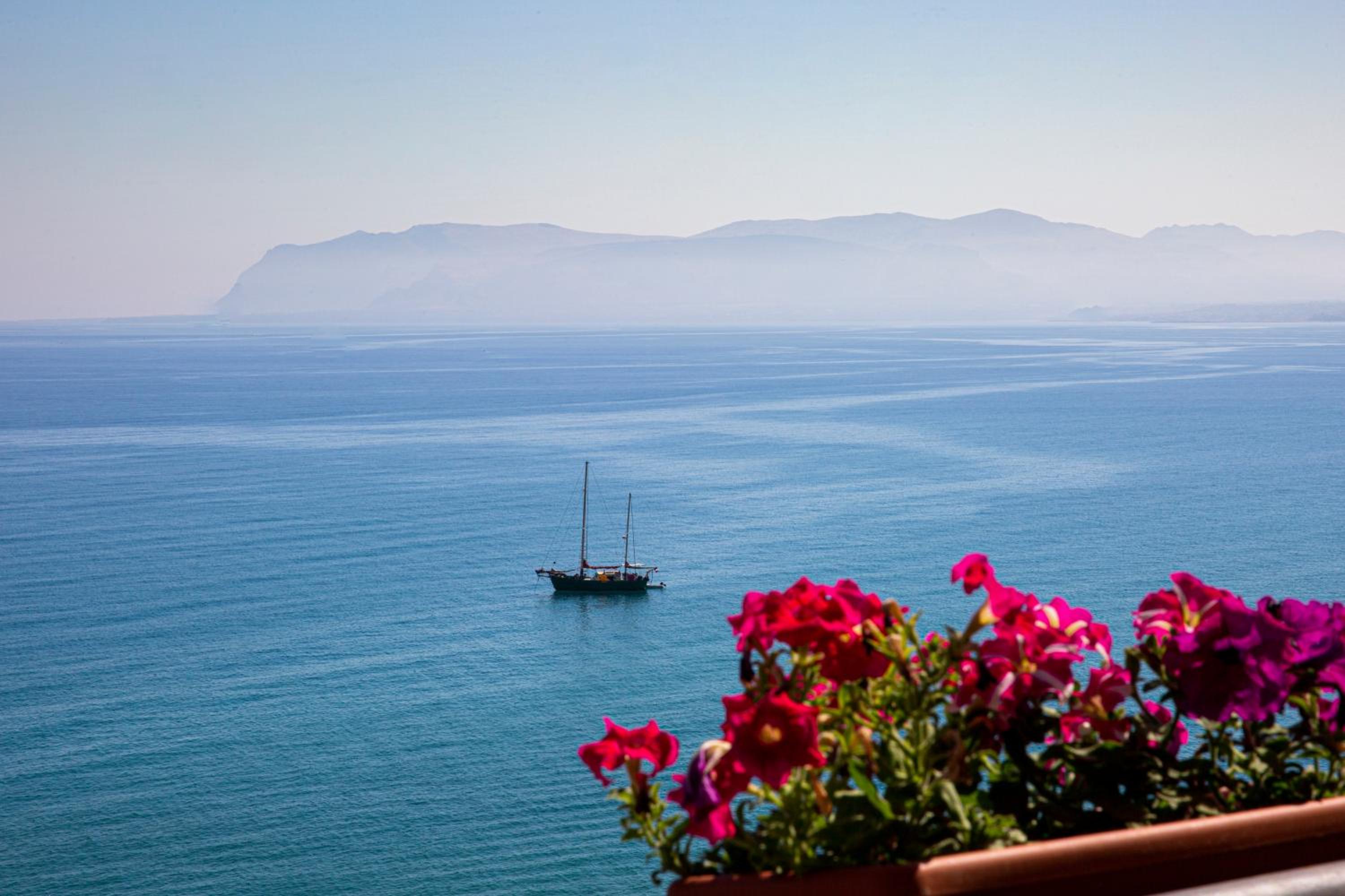 Triple Room with Balcony and Sea View - Photo 9