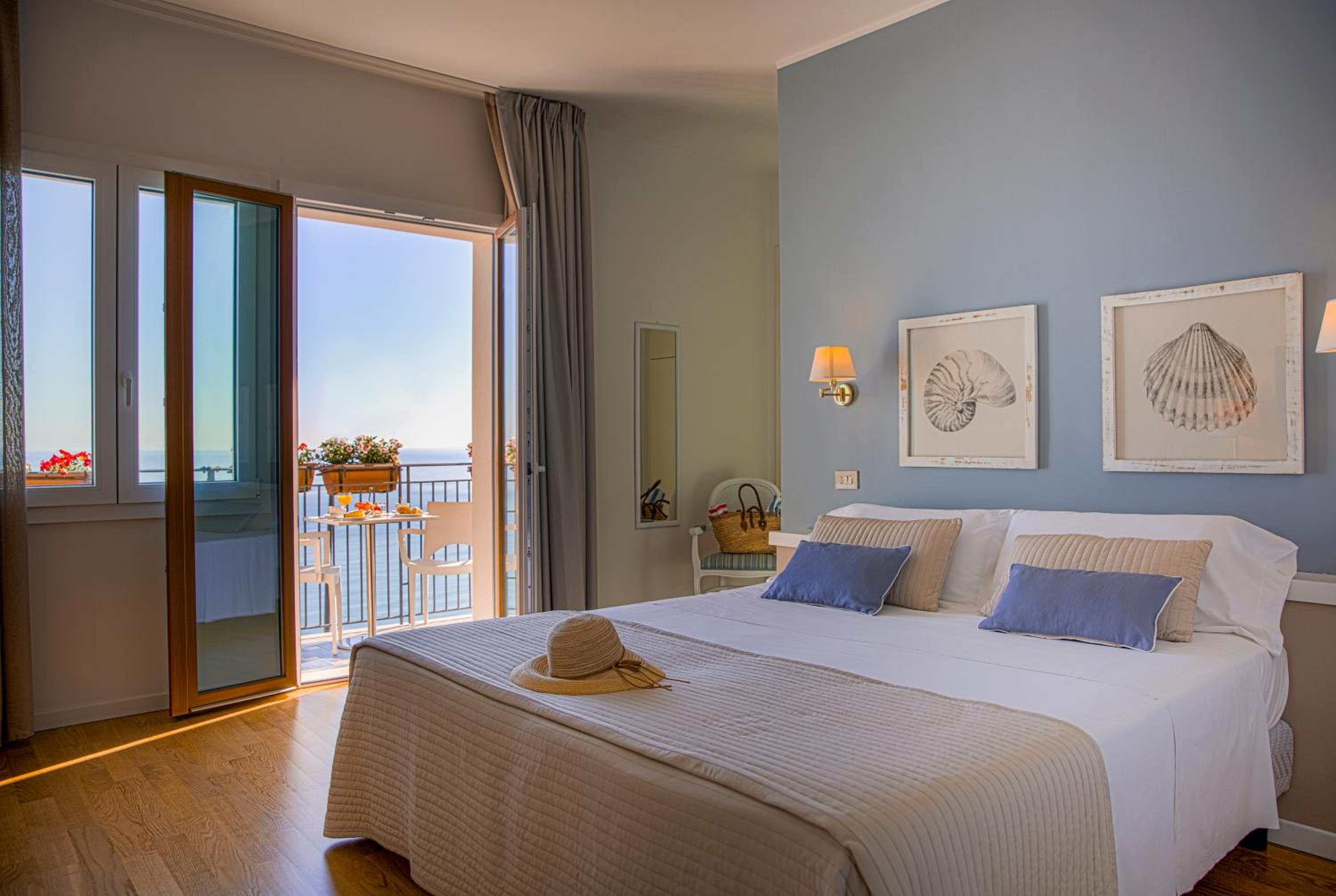Double or Twin Room with Balcony and Sea View