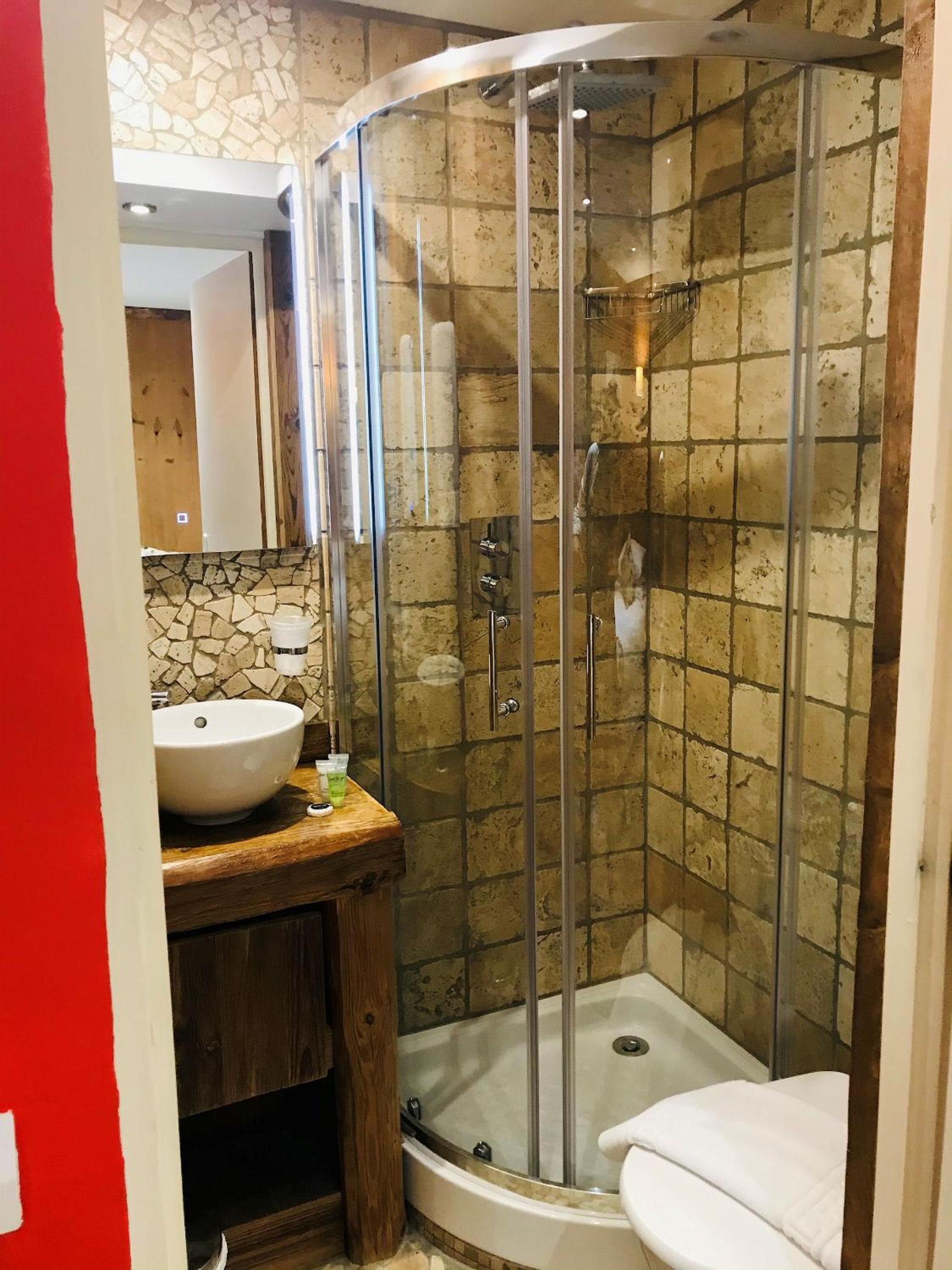 Twin Room - Photo 2