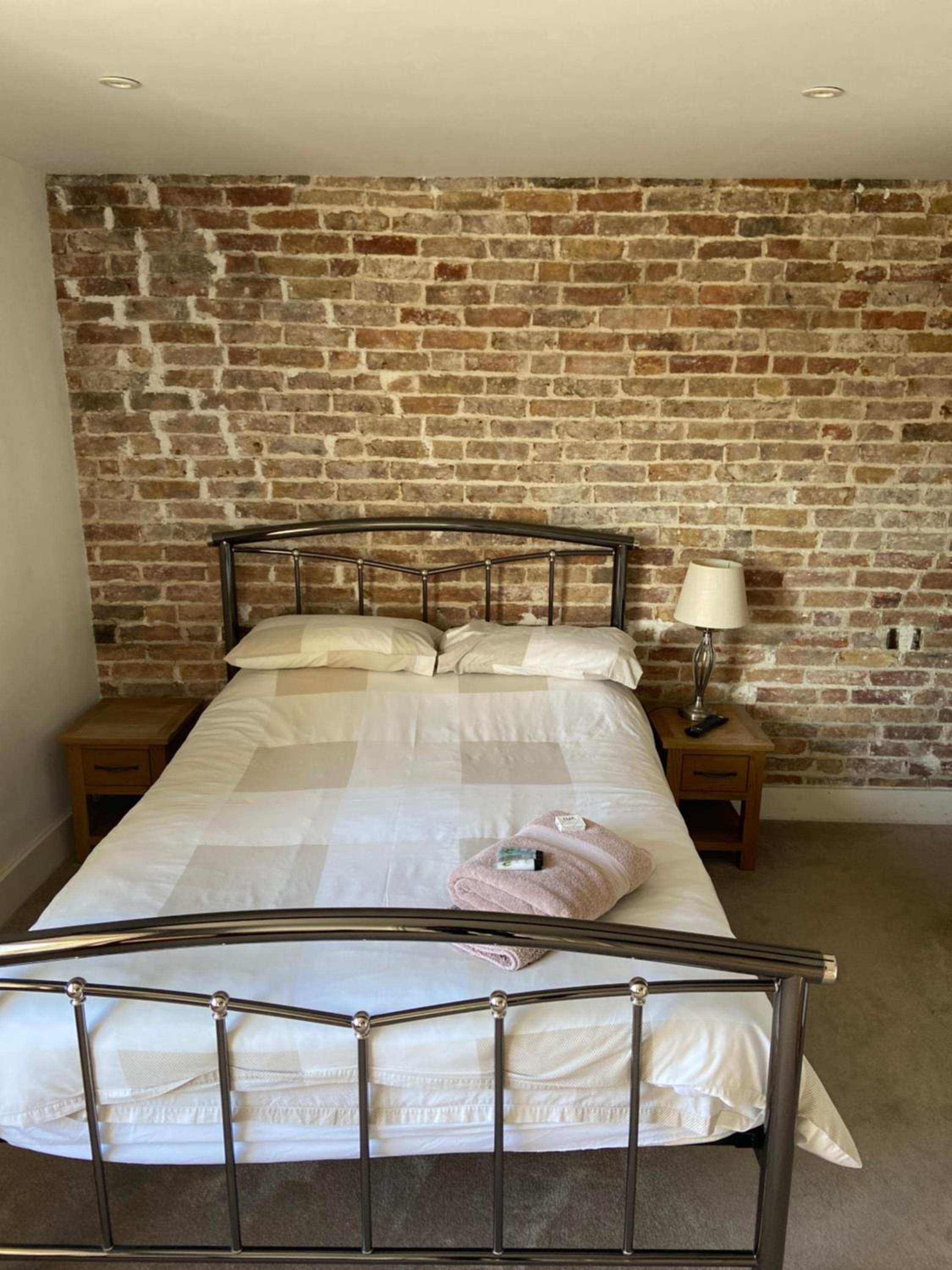 Double Room - Photo 8