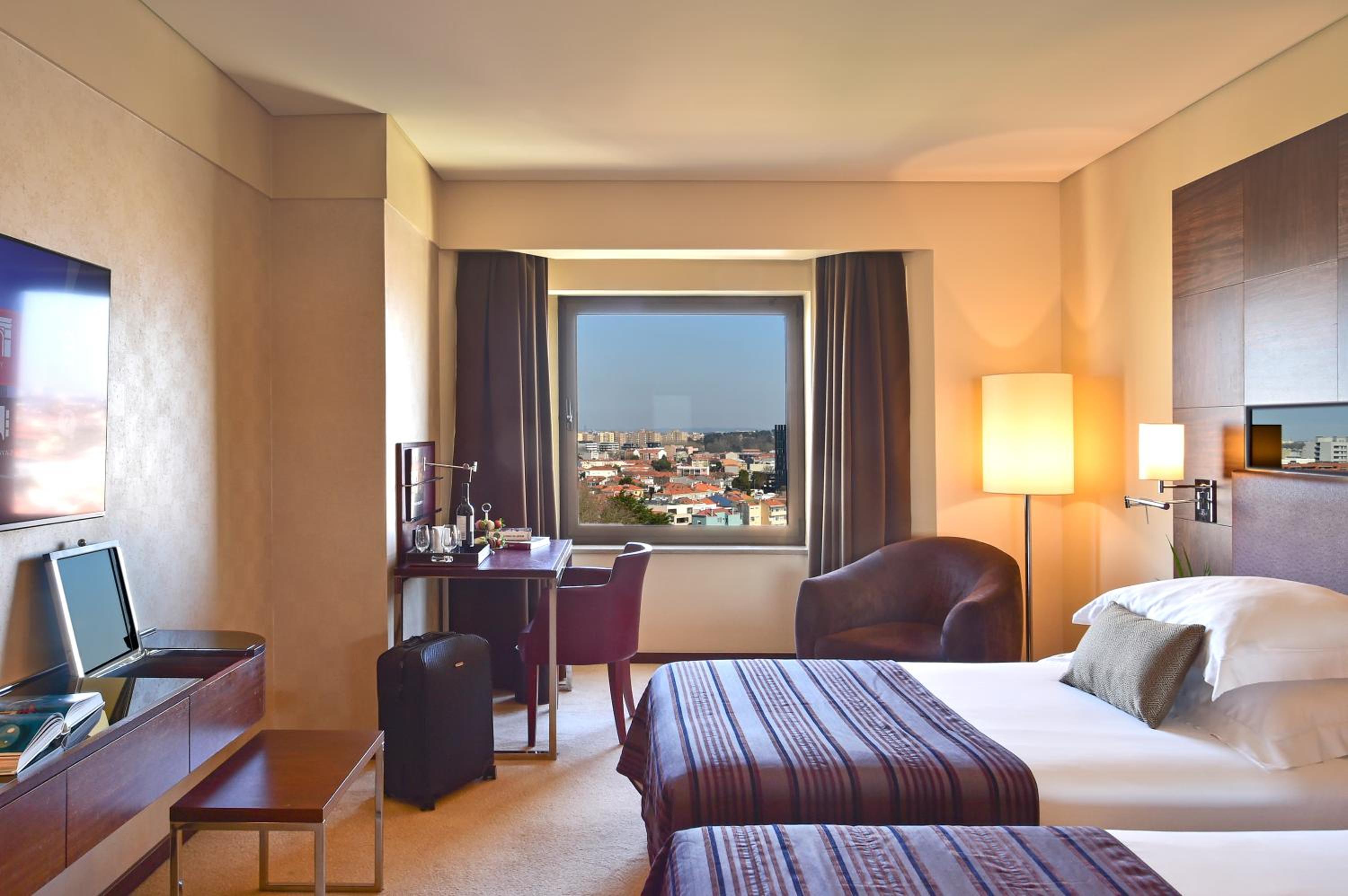 High Floor Executive Twin Room - Photo 1