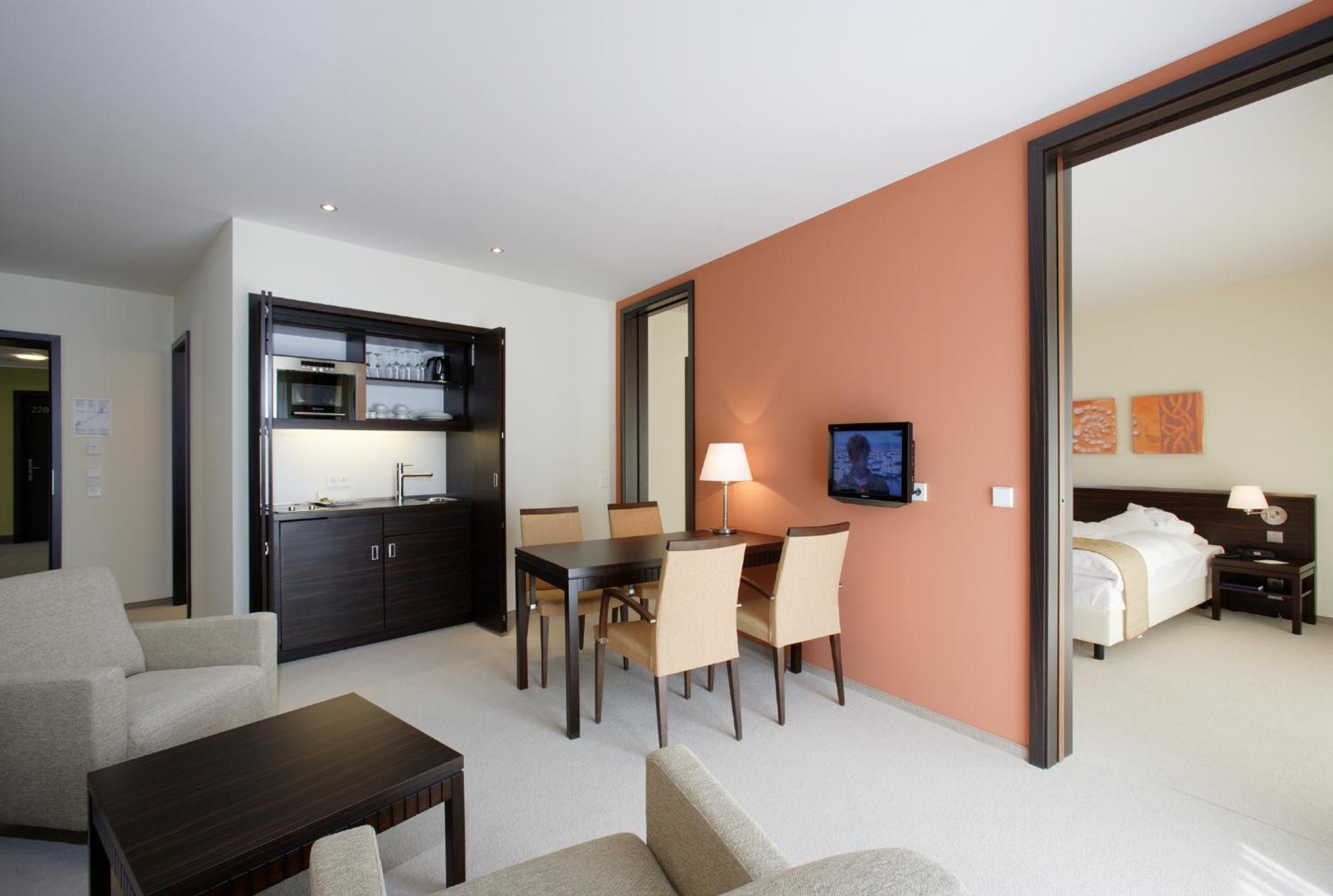 Suite - Photo 2