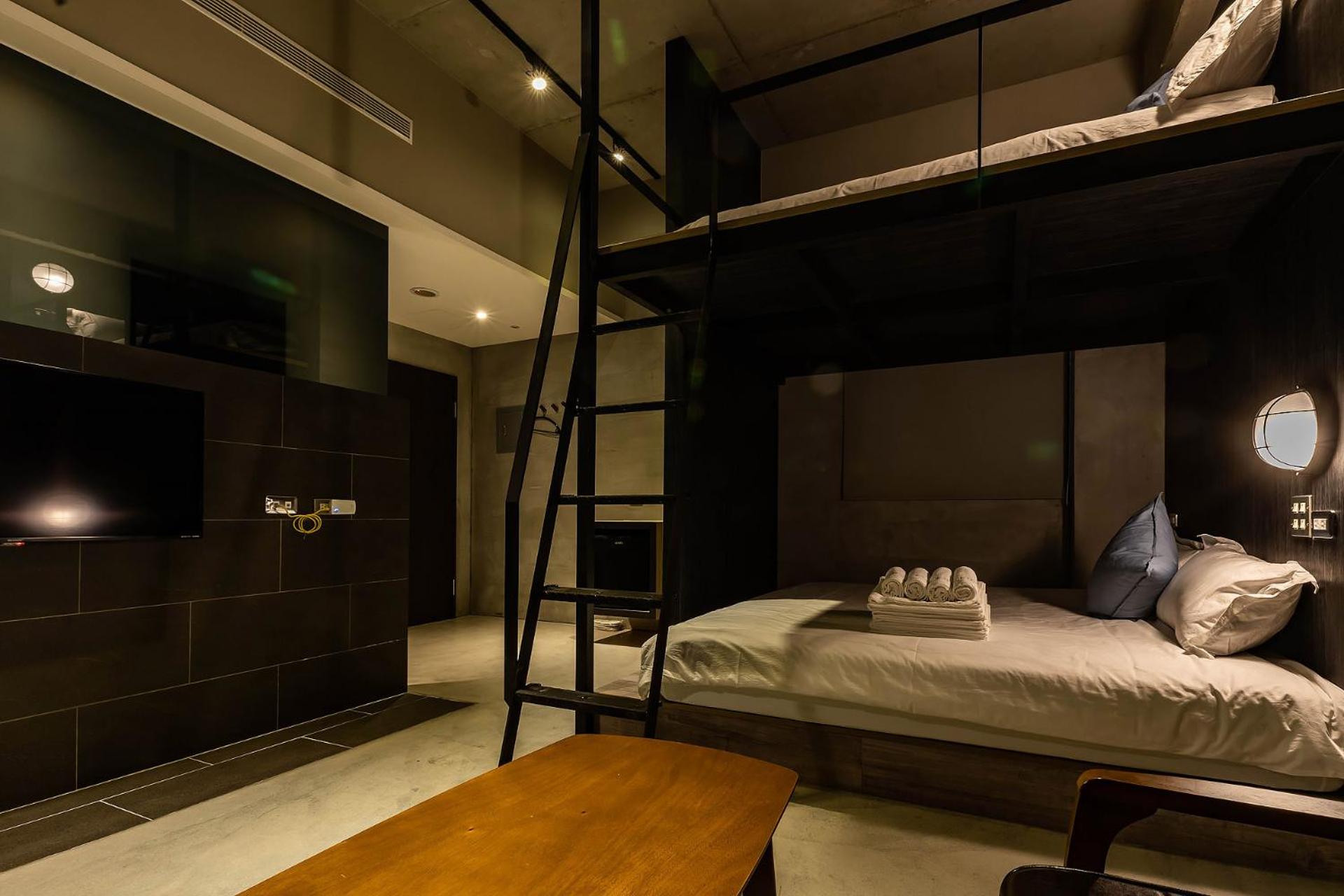 Quadruple Room with Bath - Photo 7
