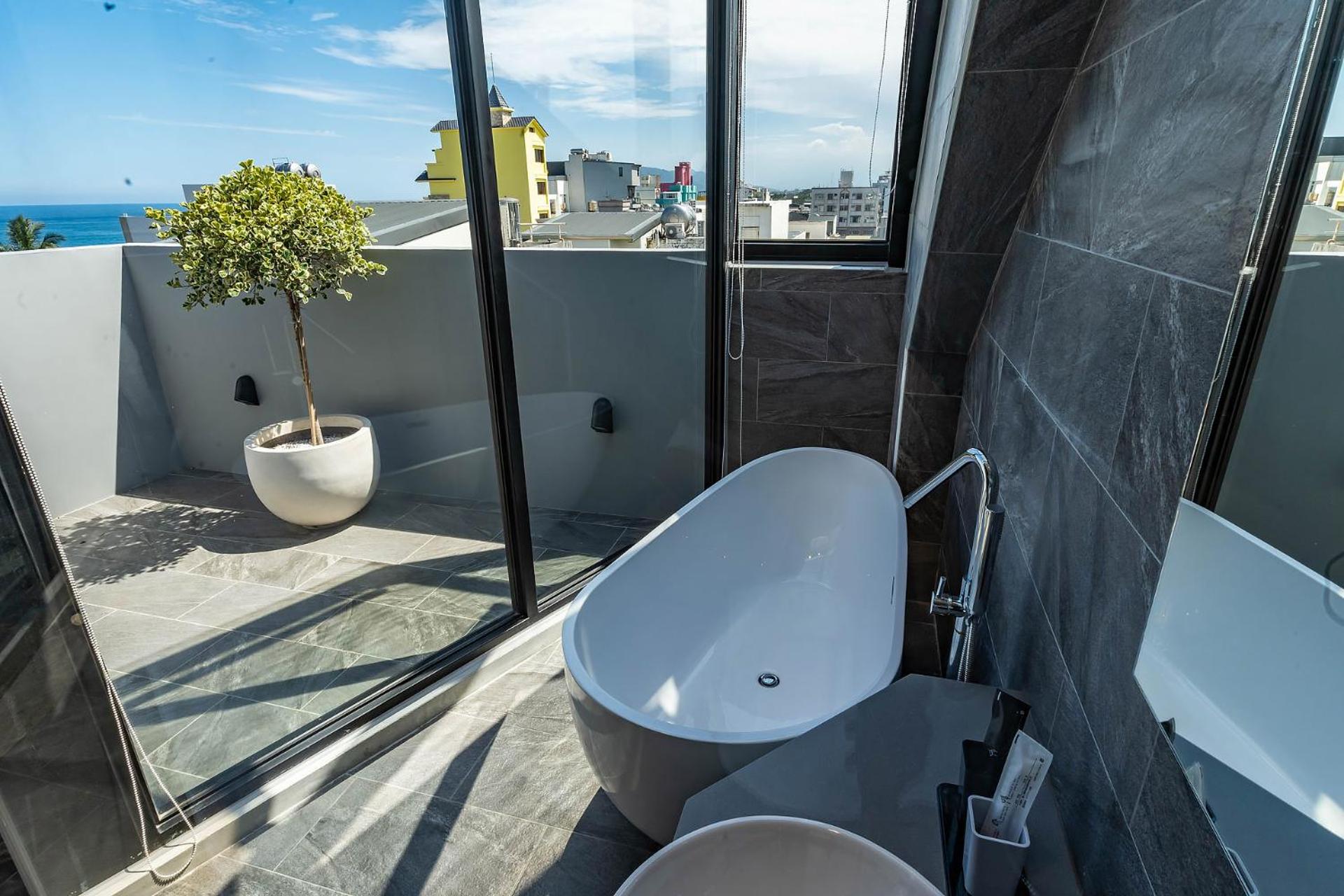 Double Room with Sea View - Photo 15
