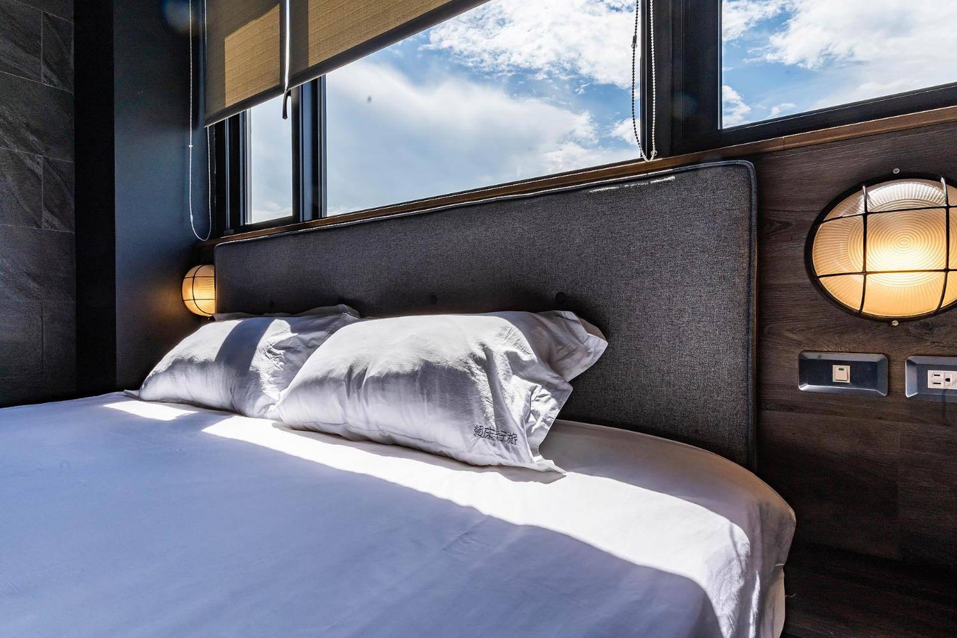Double Room with Sea View - Photo 9