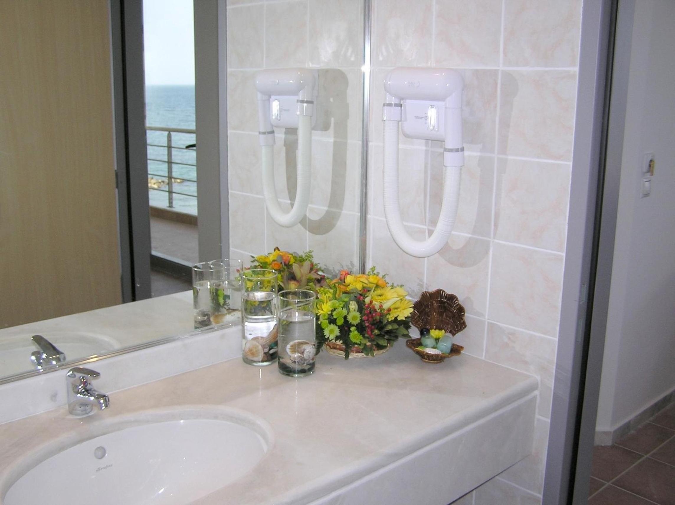 Double or Twin Room - Photo 4