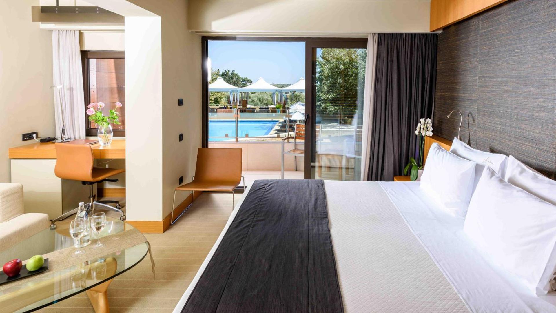 Superior Double Room with Pool View photo 2