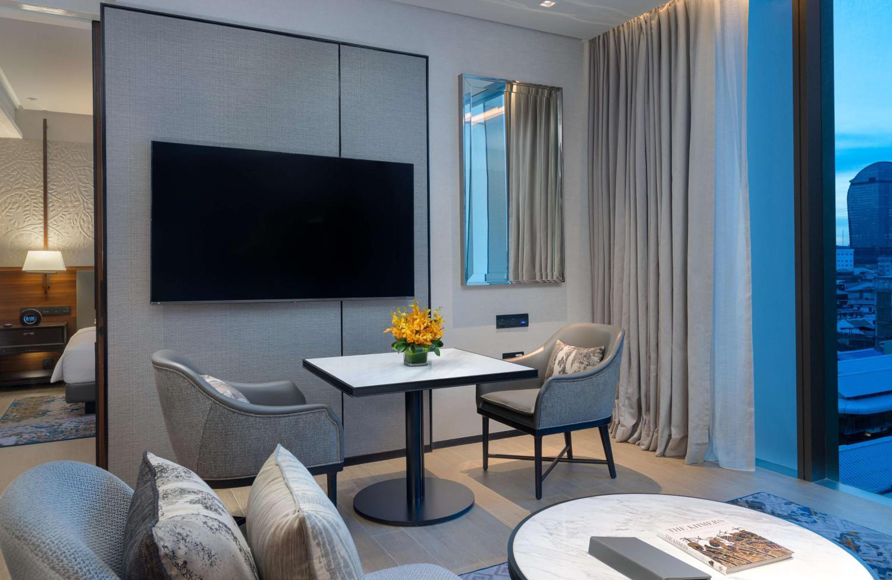 Suite - Photo 3