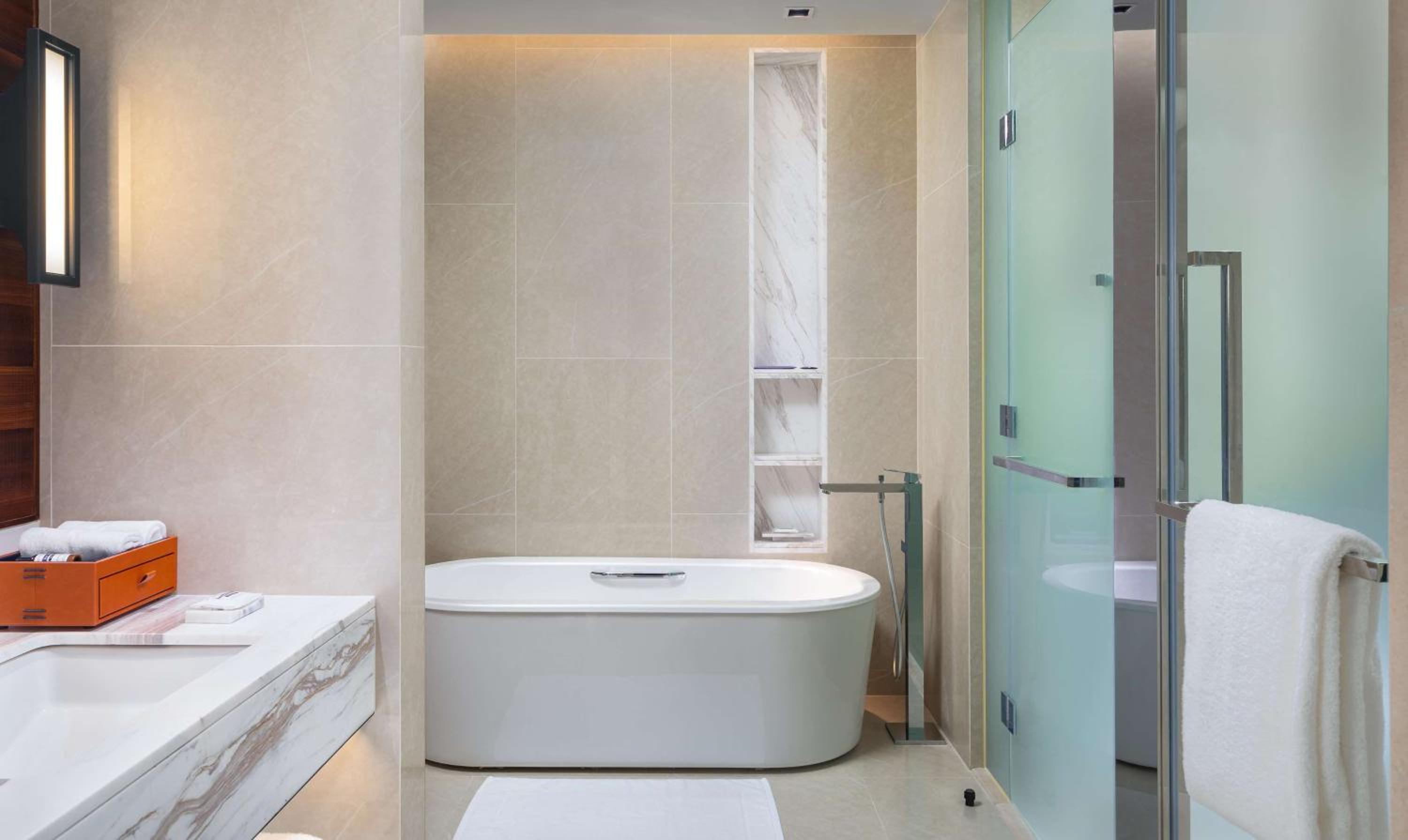 Suite - Photo 9