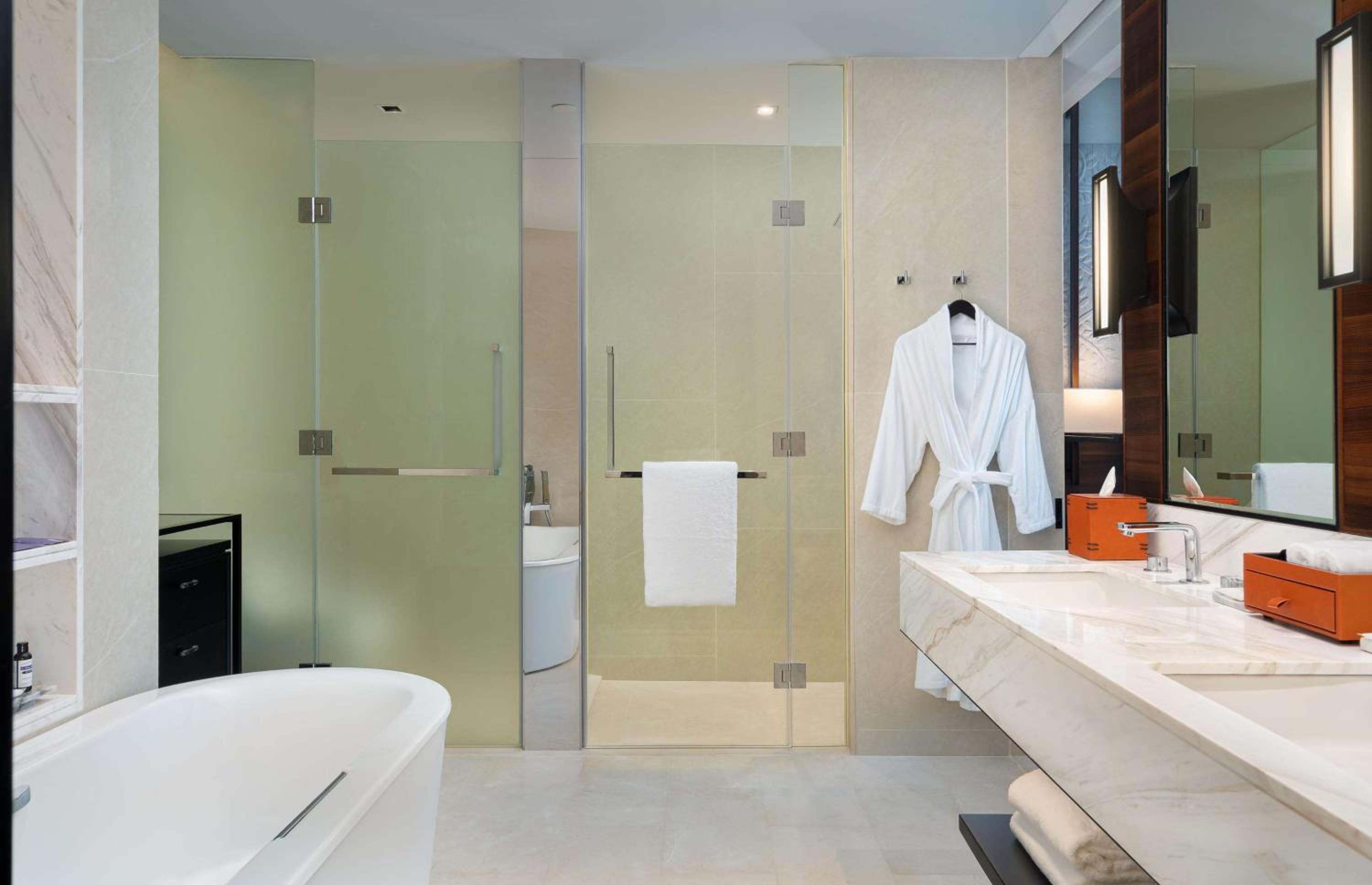 Suite - Photo 8