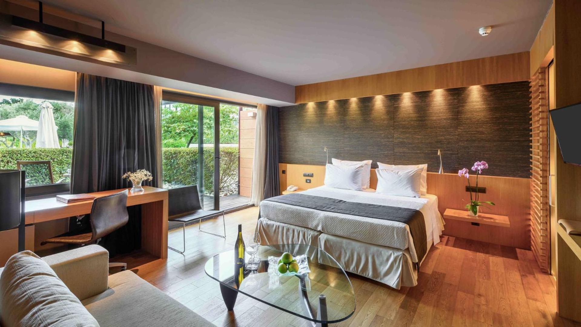 Superior Double Room - Pool Front
