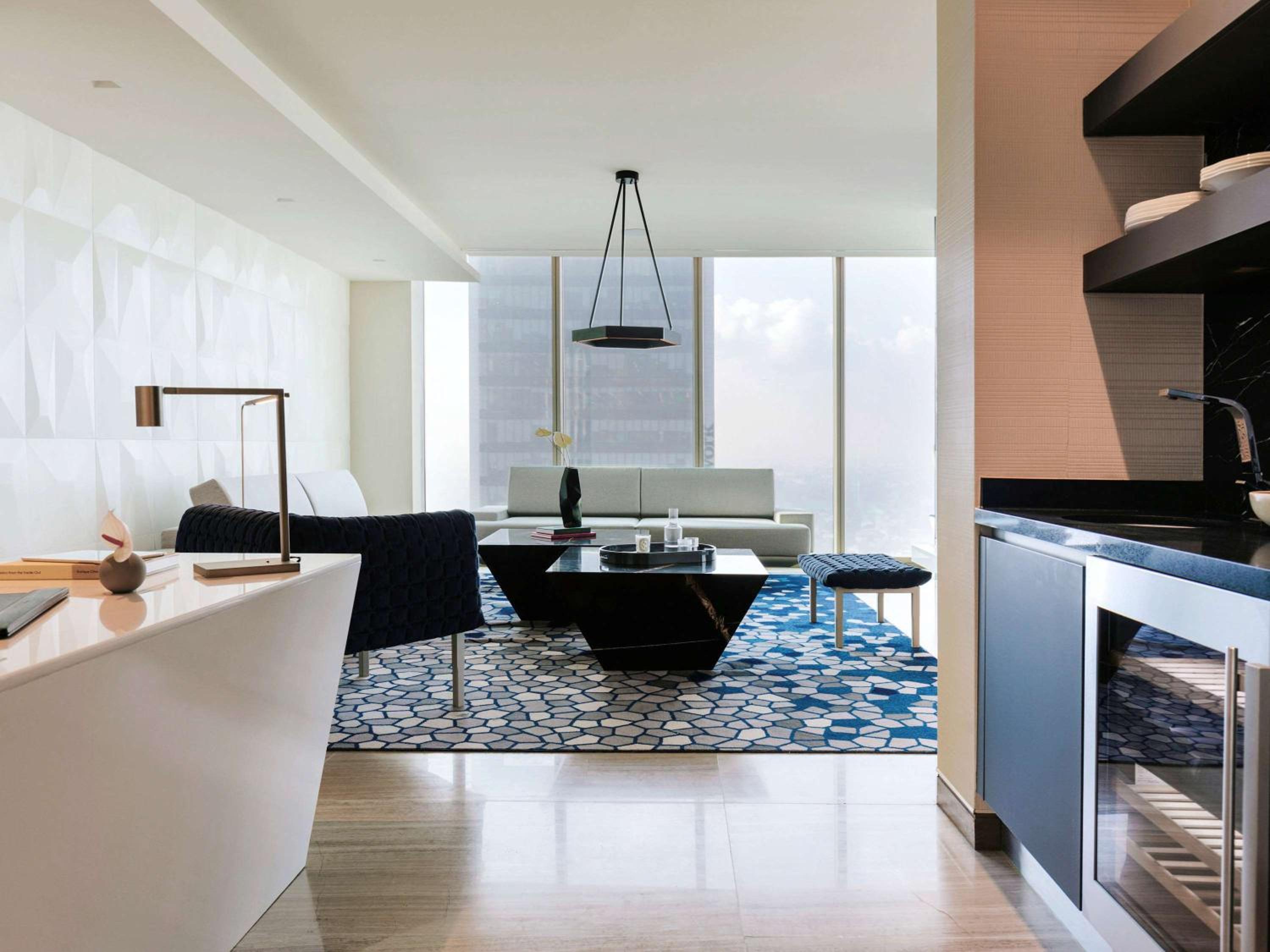 Opera Suite with One King Bed and View - Club Access
