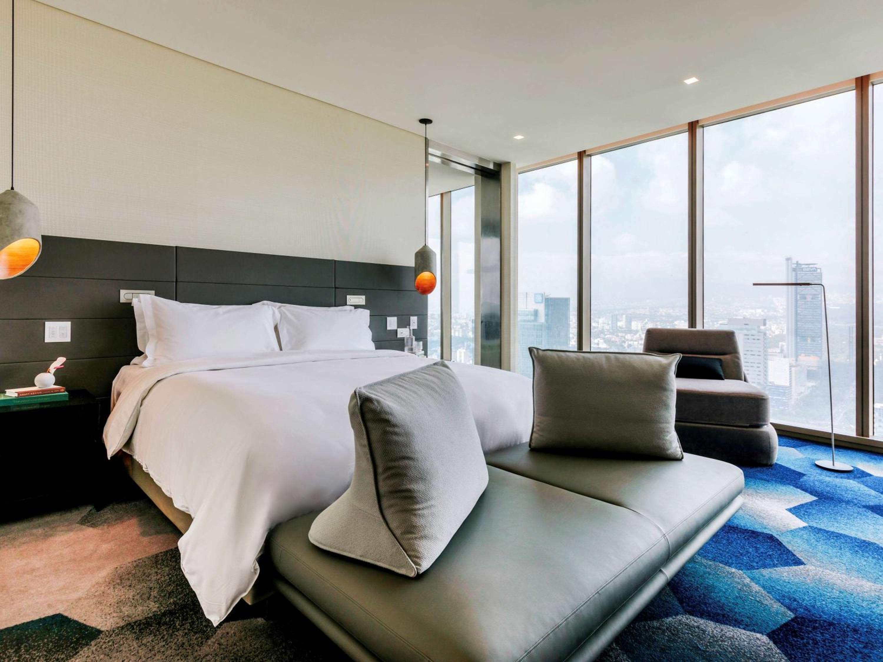 Opera Suite with One King Bed and View - Club Access