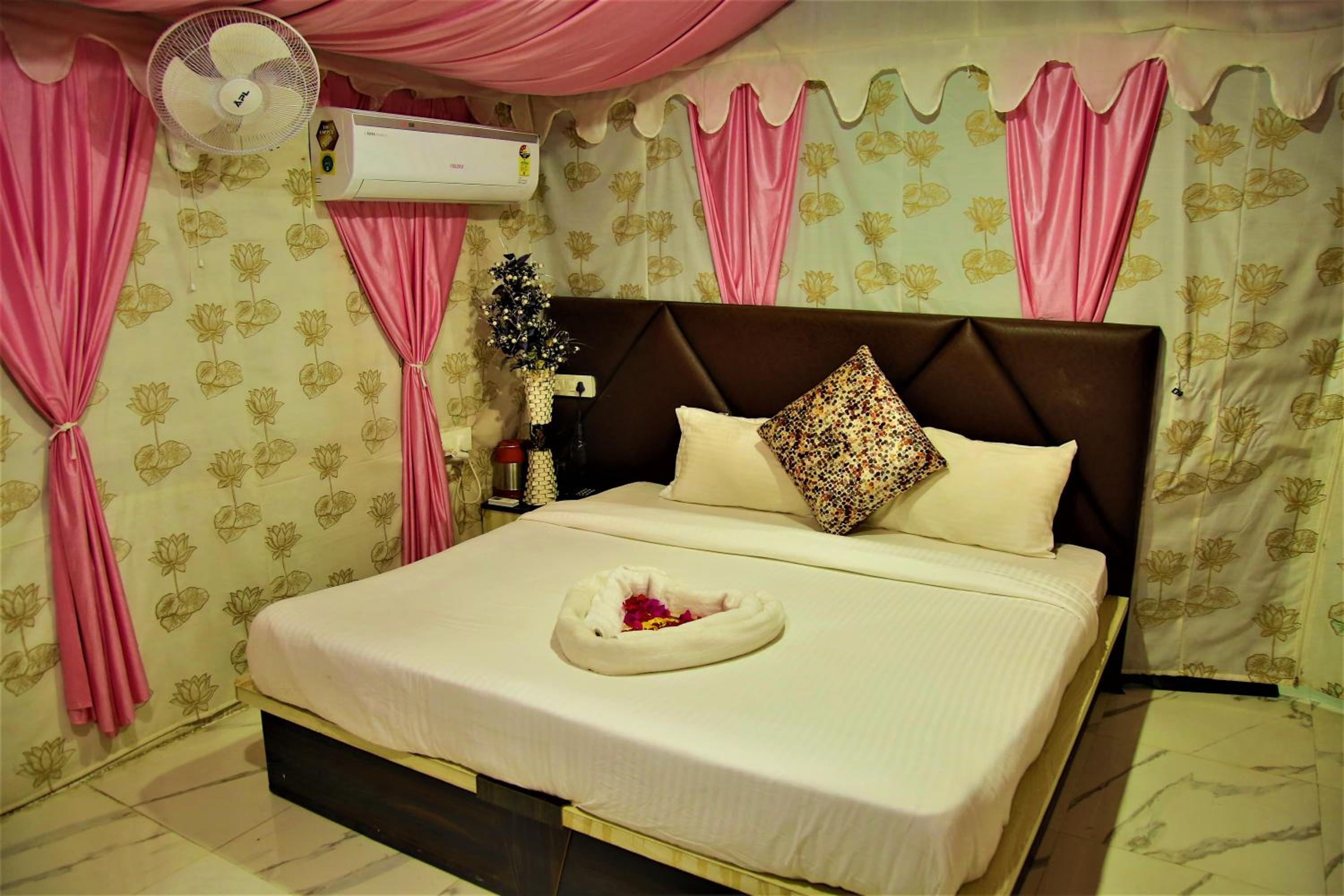 Double Room with Garden View - Photo 9