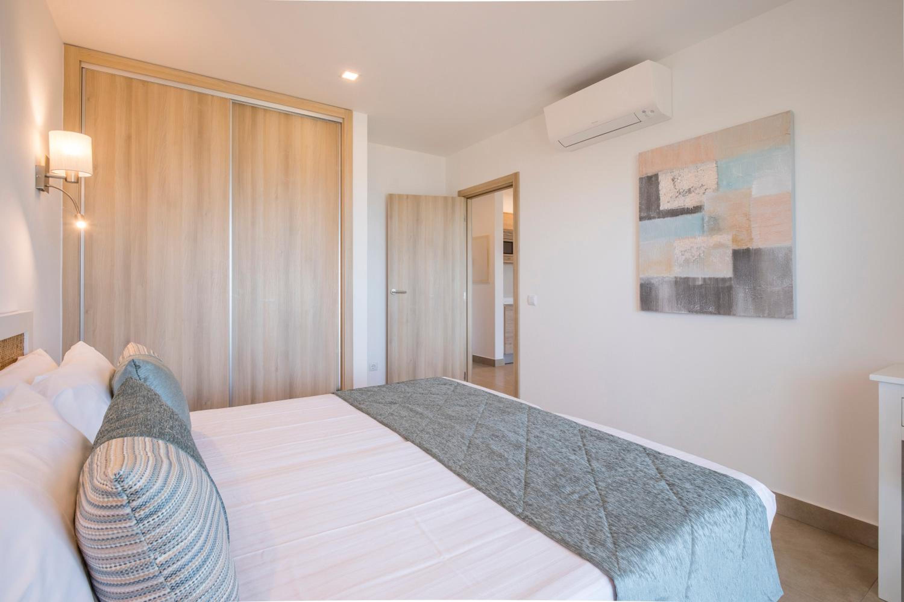 Premium One-Bedroom Apartment with Sea View - Photo 9