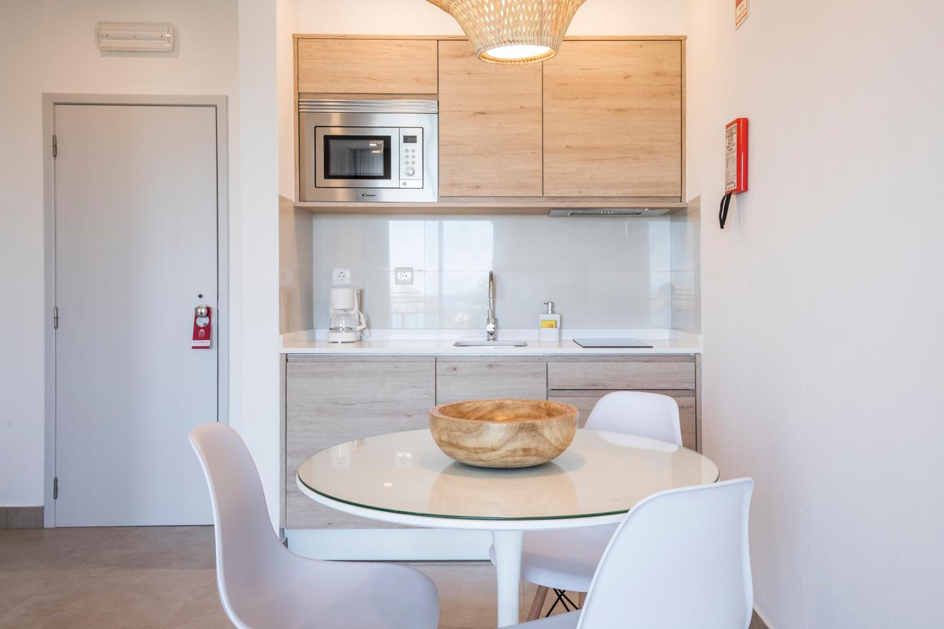 Premium One-Bedroom Apartment with Sea View - Photo 12