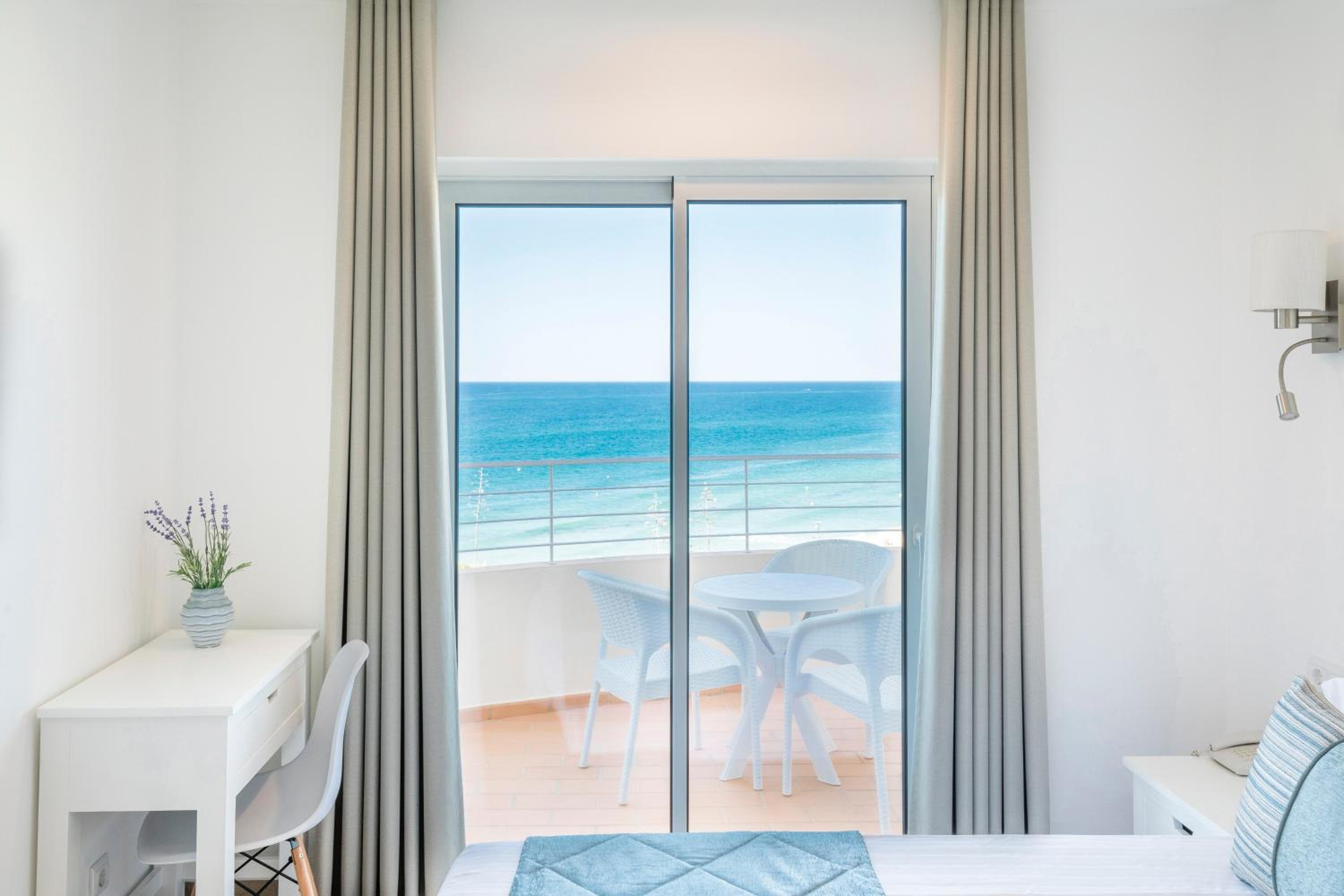 Premium One-Bedroom Apartment with Sea View - Photo 18