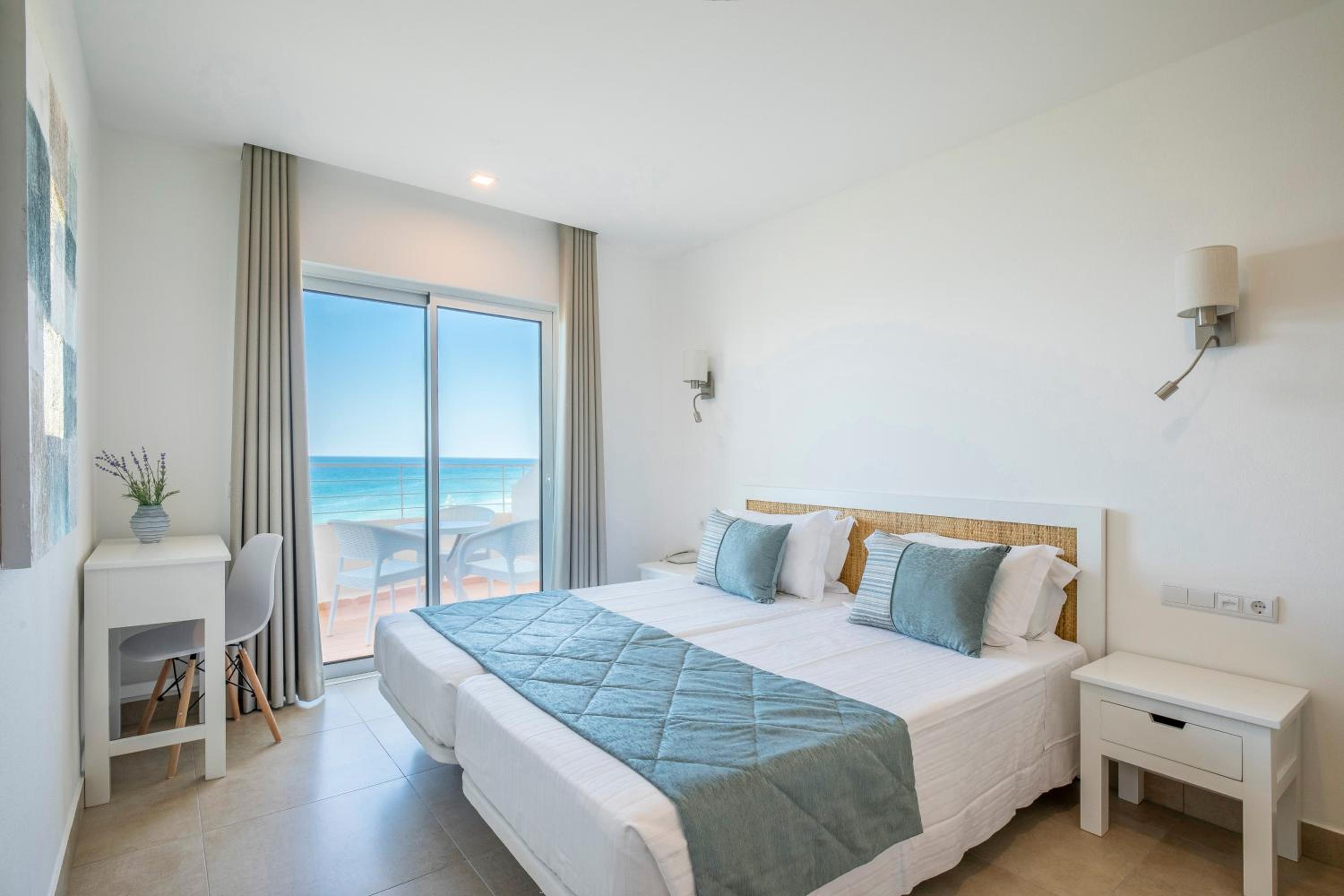 Premium One-Bedroom Apartment with Sea View - Photo 16