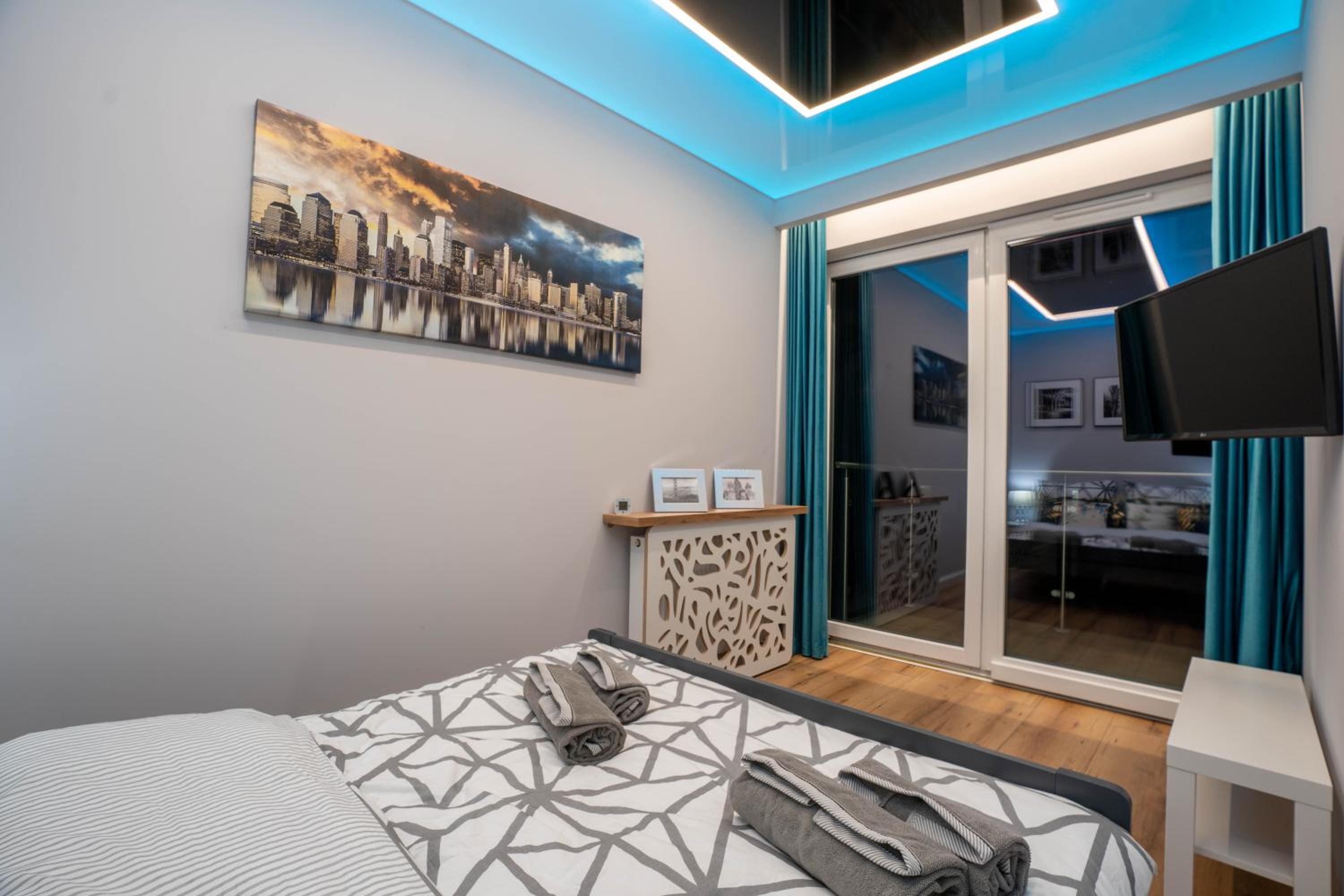 Two-Bedroom Apartment - Photo 24