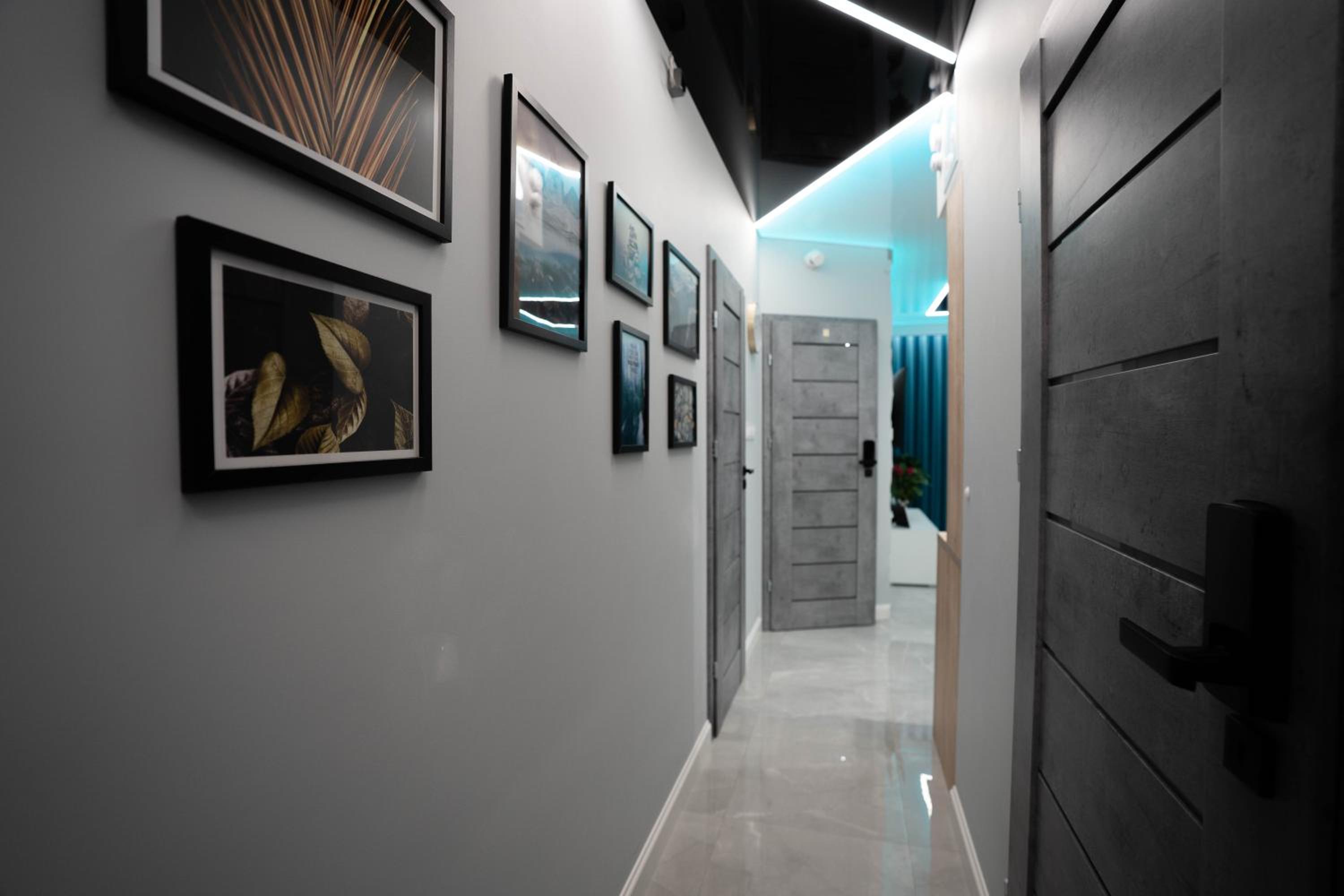 Two-Bedroom Apartment - Photo 32