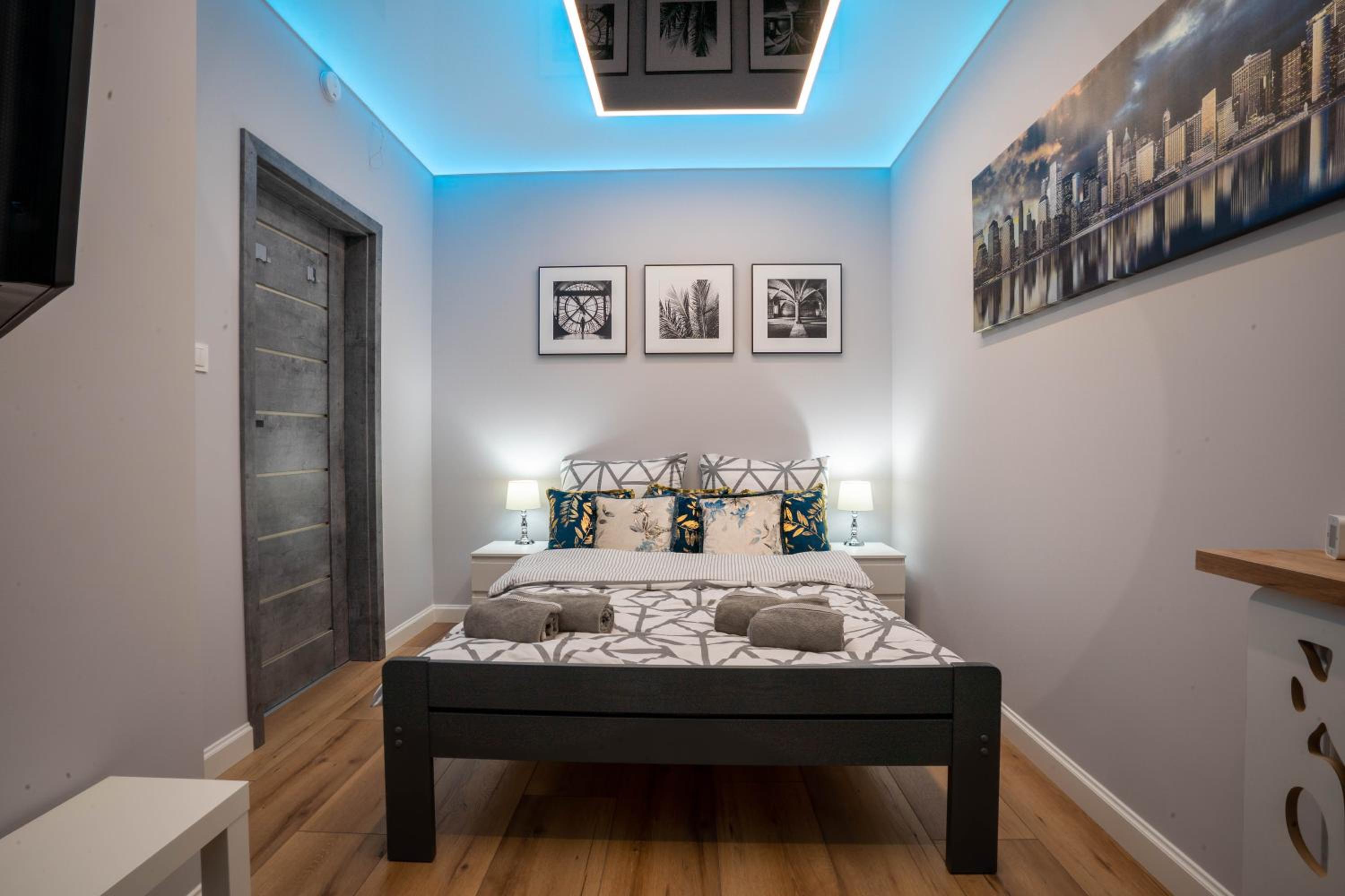 Two-Bedroom Apartment - Photo 47