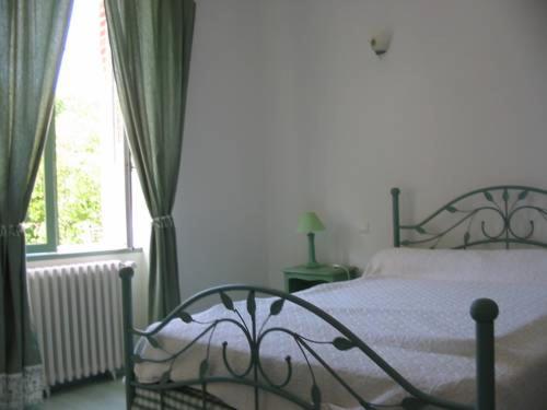 Deluxe Room (2 Adults + 1 Child) - Photo 2