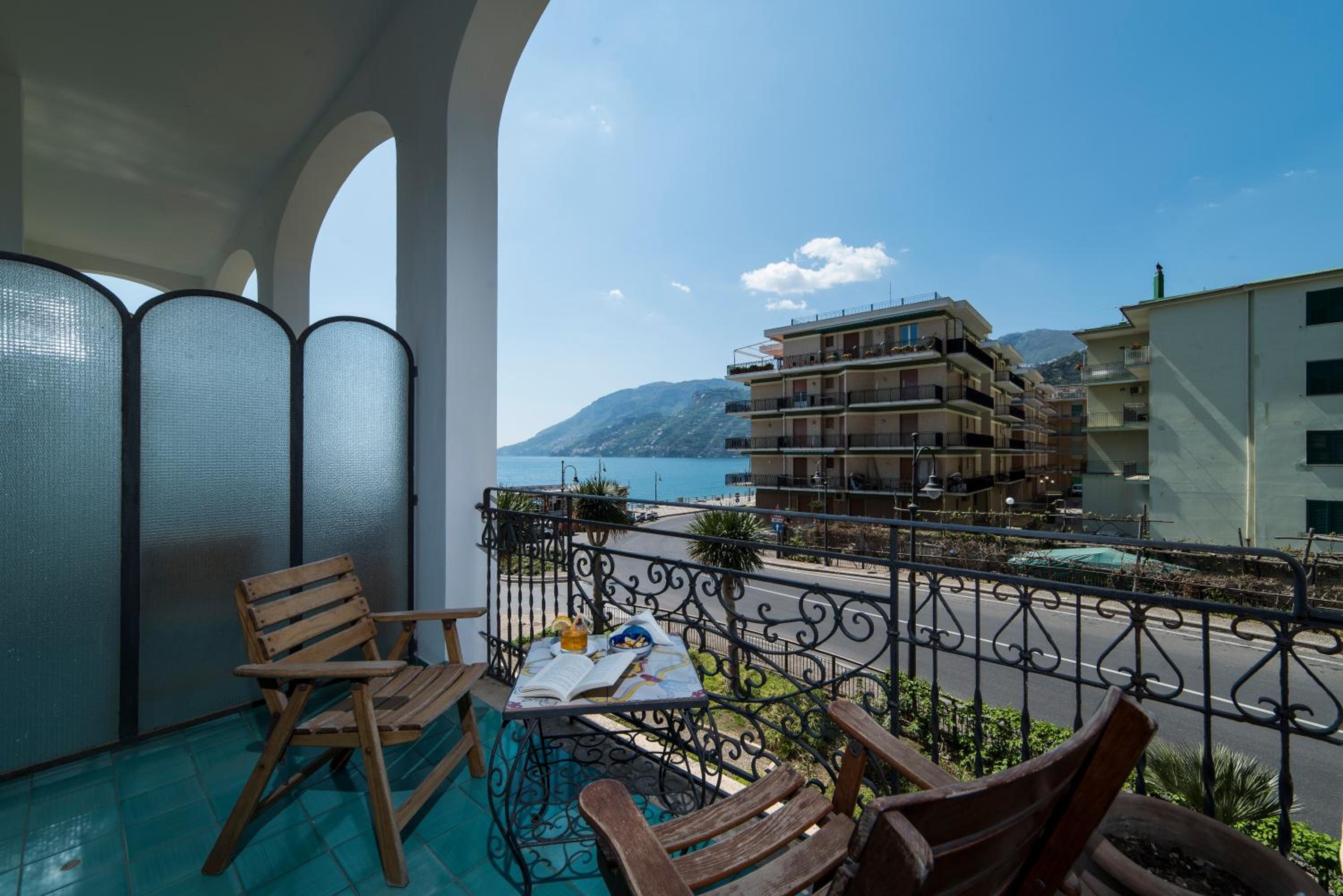 Deluxe Double or Twin Room with Partial Sea View - Photo 6