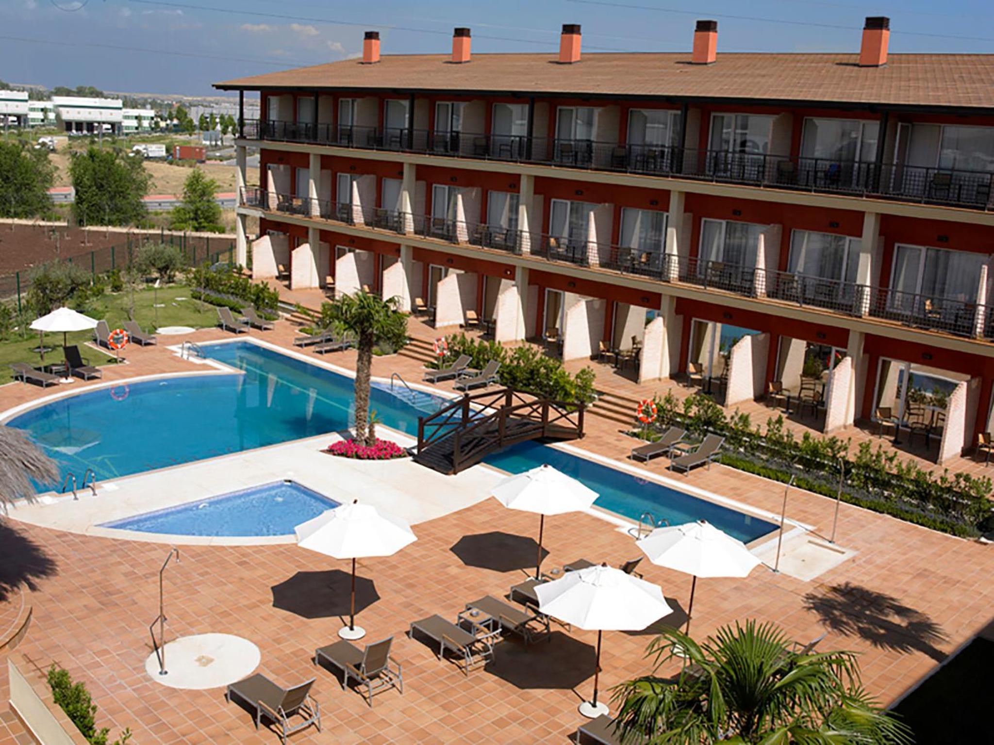 Twin Room with Direct Pool Access