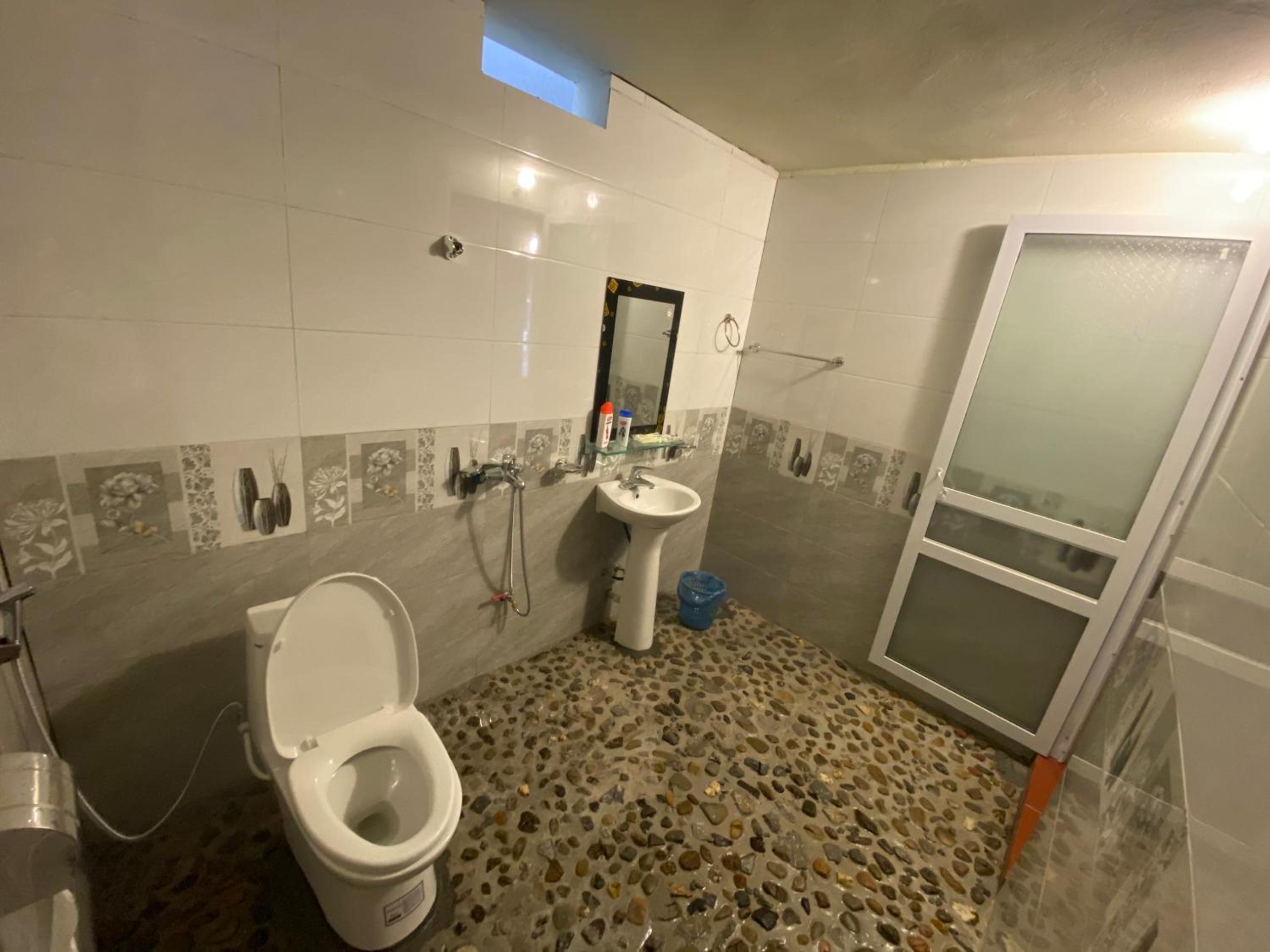 Family Room with Private Bathroom photo 2