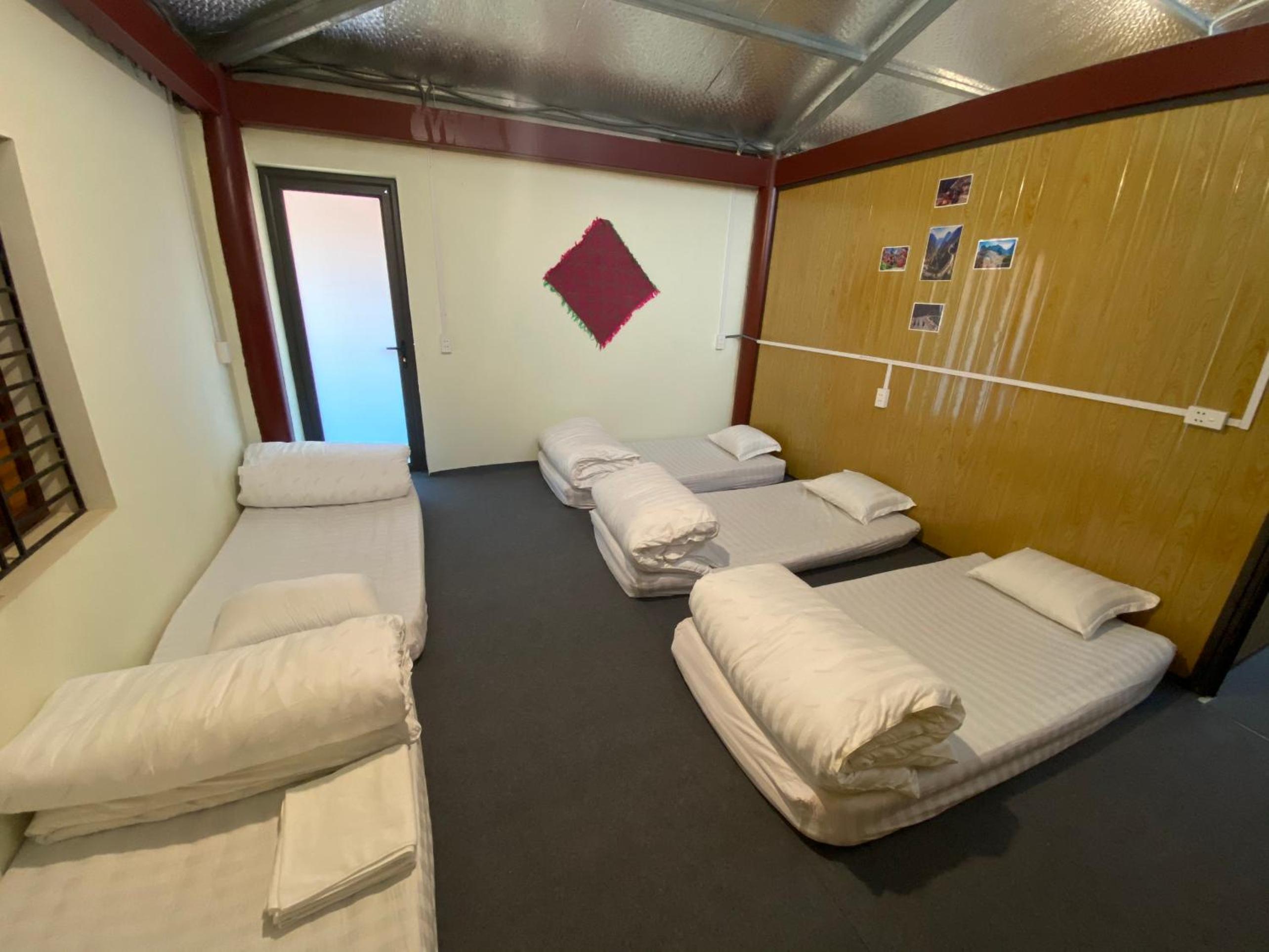 Quadruple Room with Private Bathroom photo 2