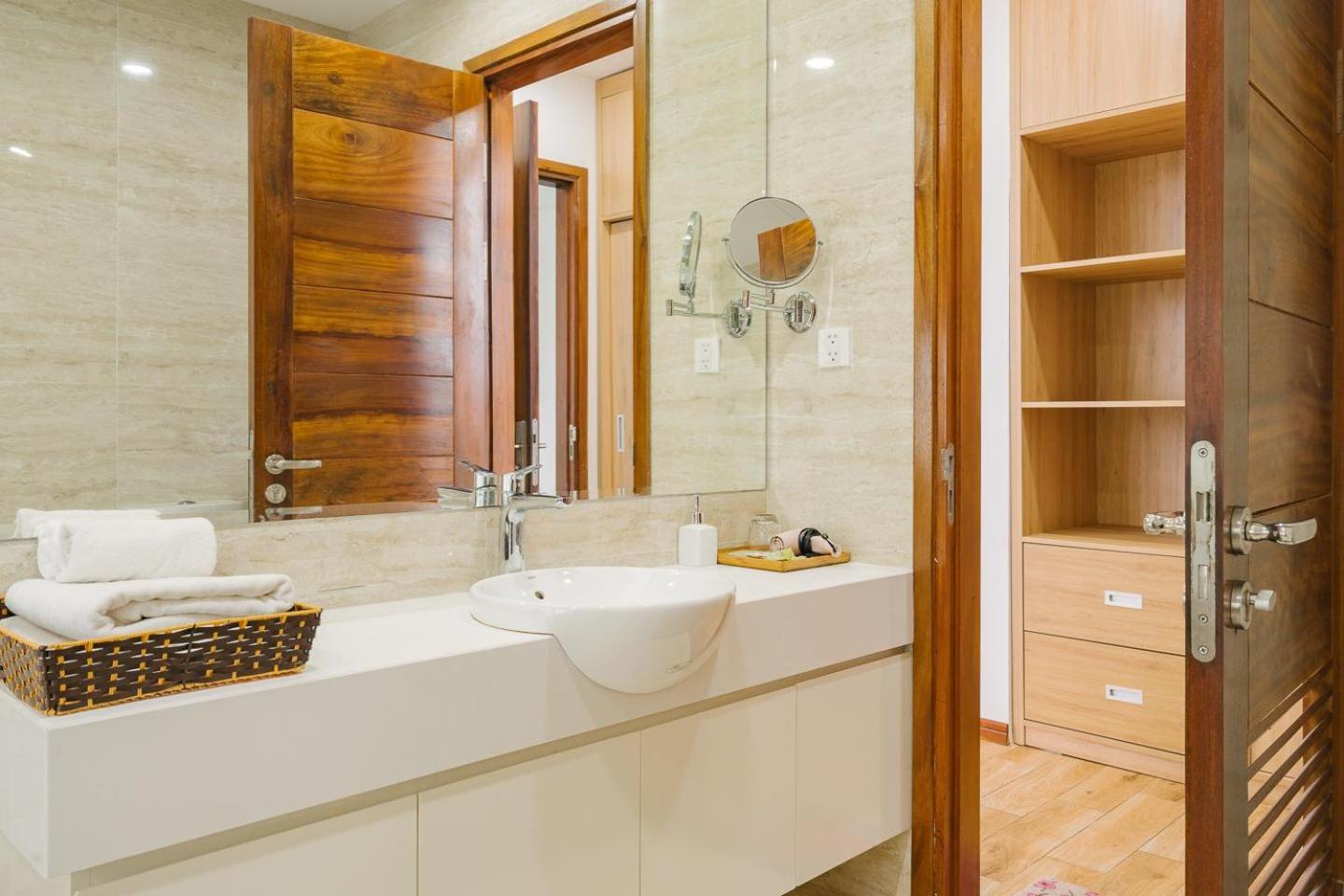 Villa with Private Pool - Photo 17