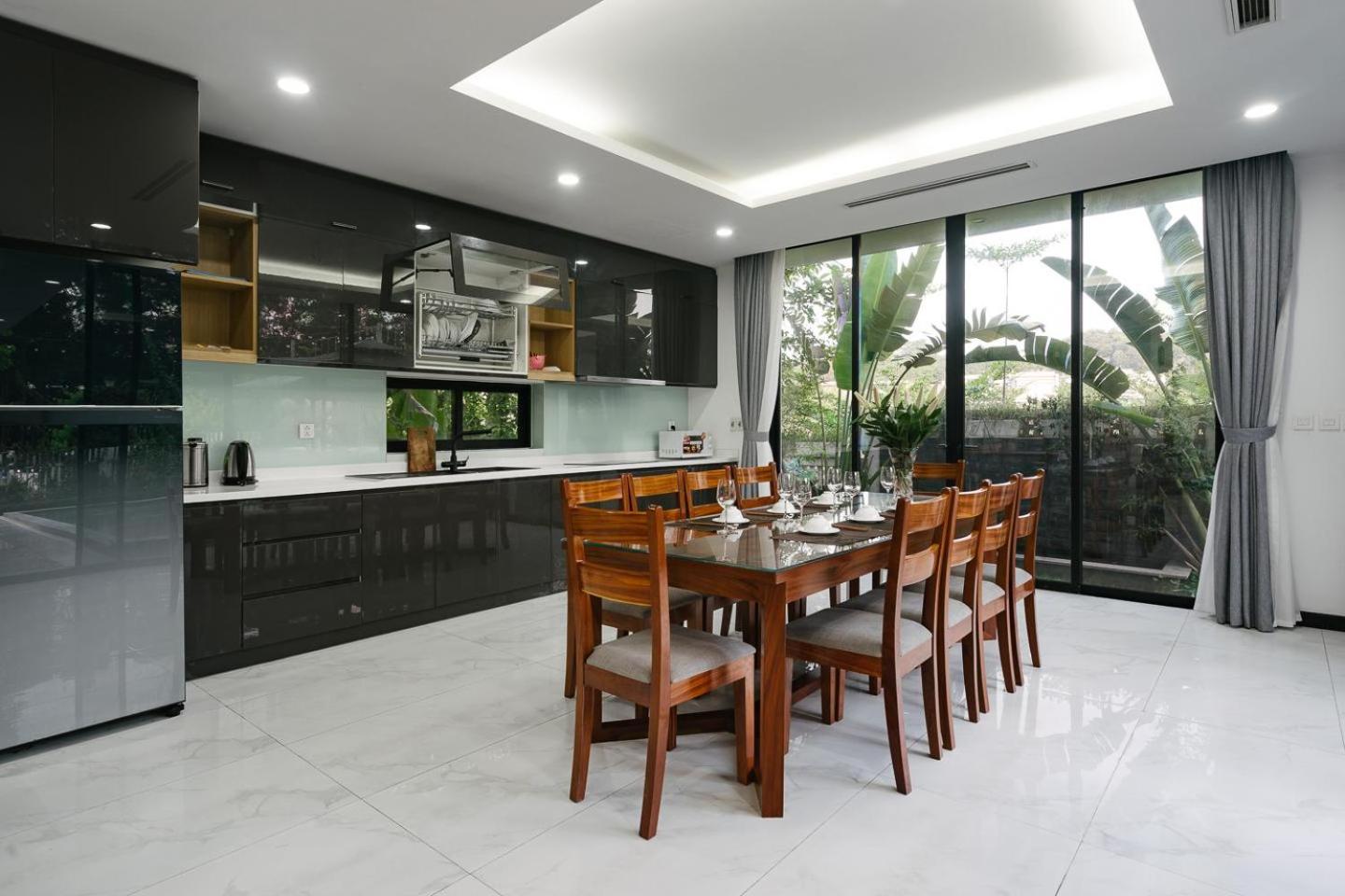 Villa with Private Pool - Photo 32