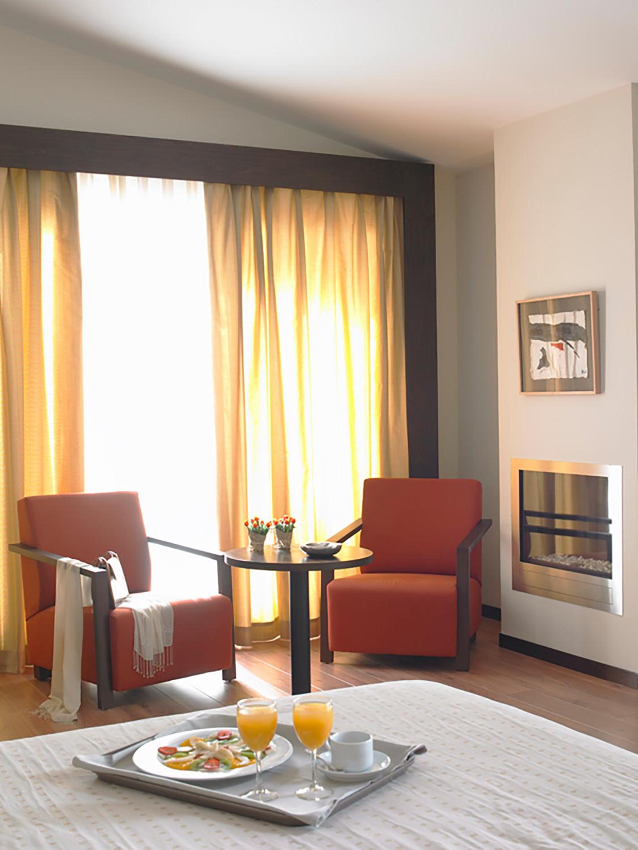 Junior Suite with Pool View photo 2