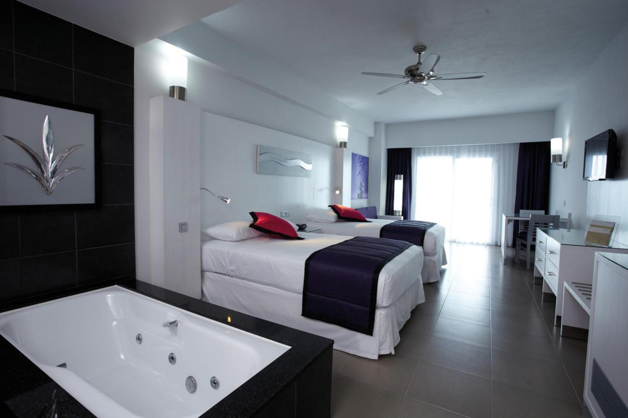 Junior Suite Superior Ocean View photo 3