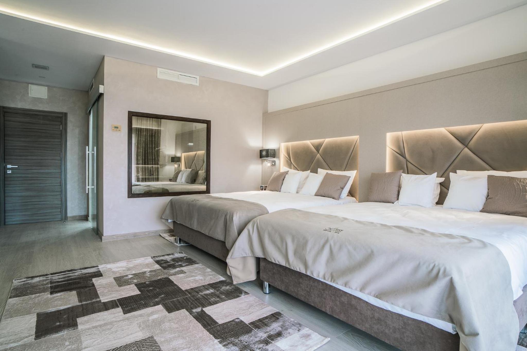 Junior Suite with Balcony - Photo 2