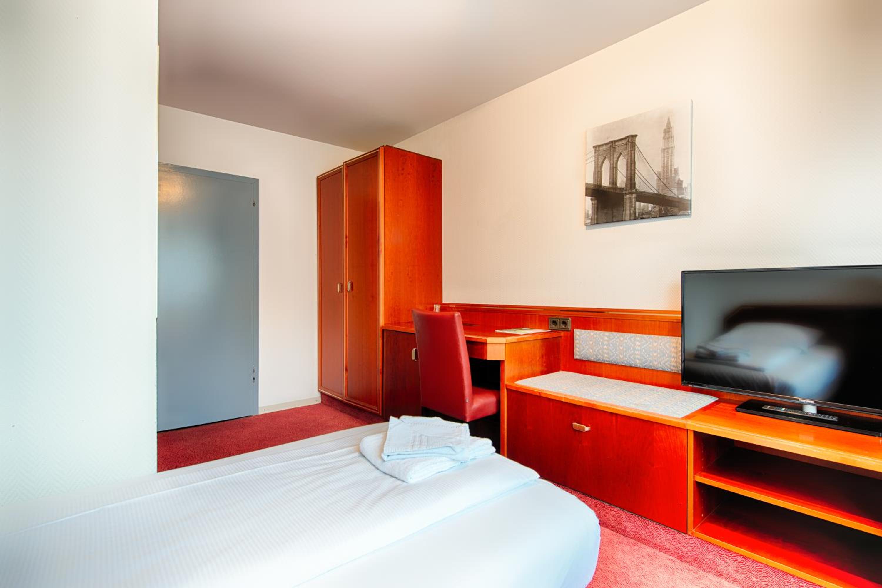 Single Room - Main Building photo 1