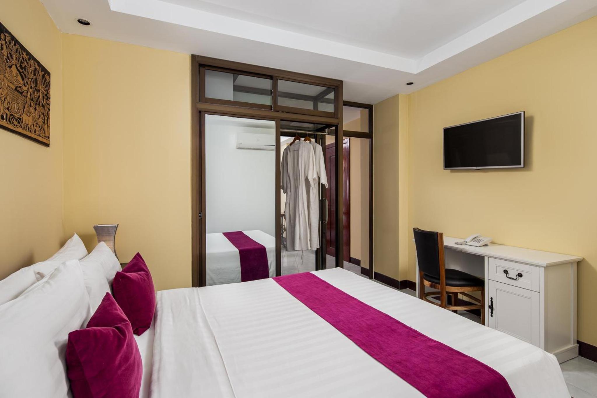 Deluxe Double Room Balcony City View - Photo 6