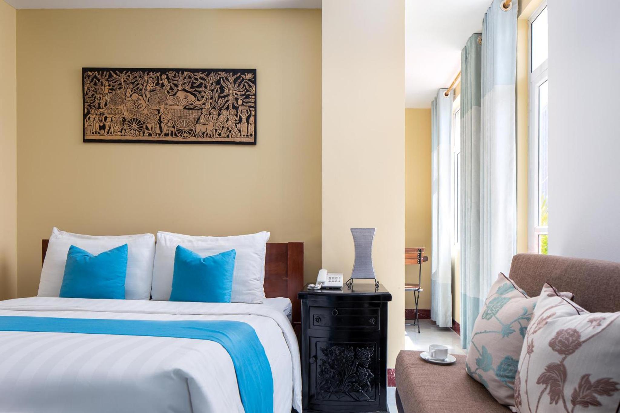 Superior Double with Balcony City View - Photo 7