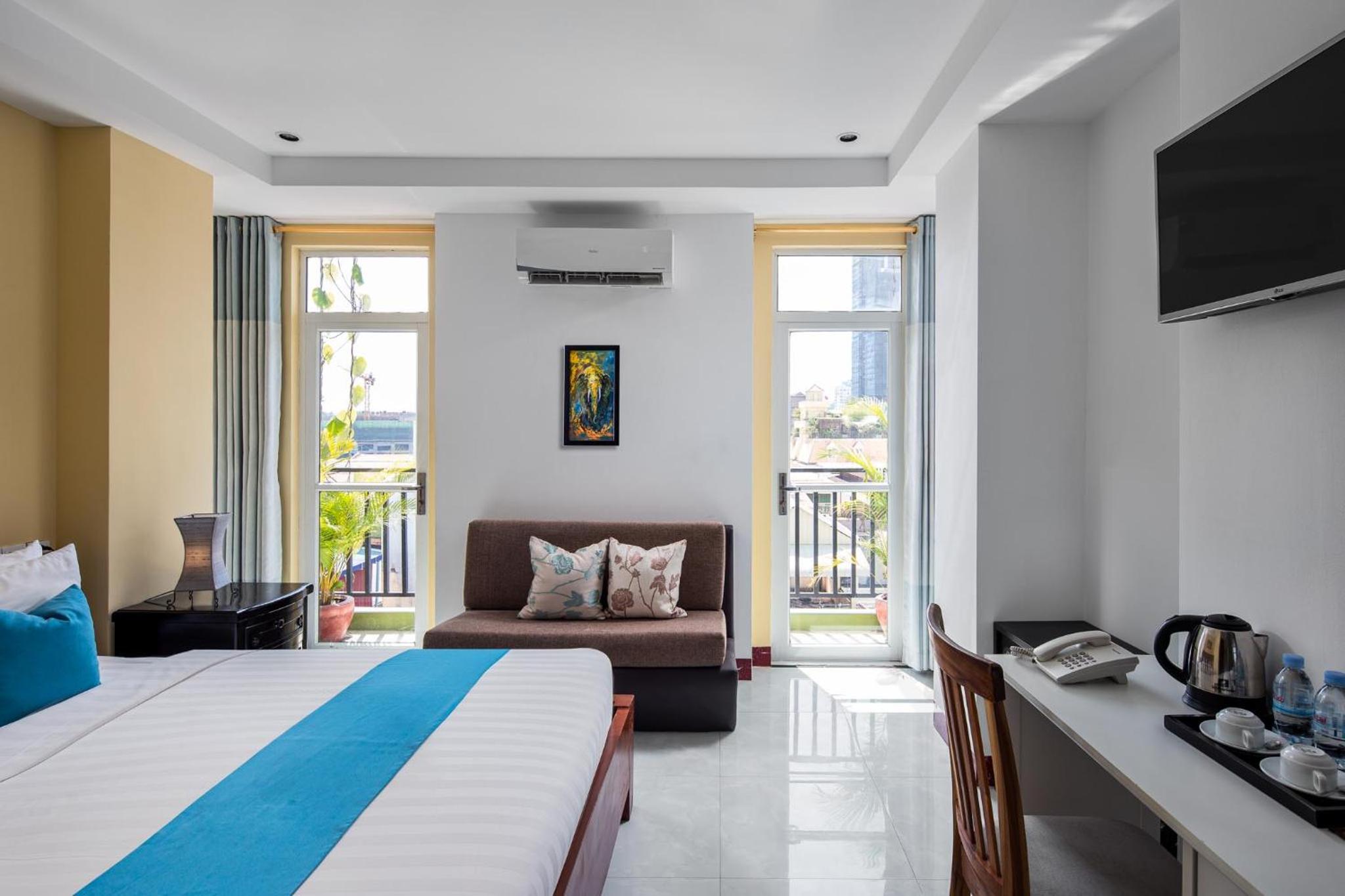 Superior Double with Balcony City View - Photo 1