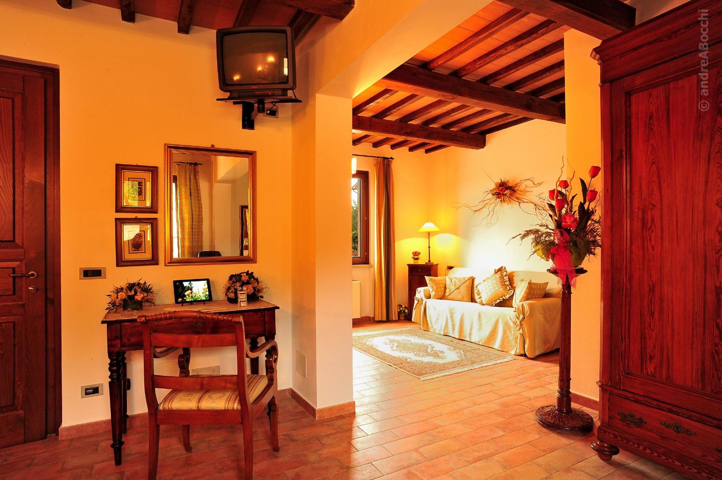 Double Room with Patio - Photo 3