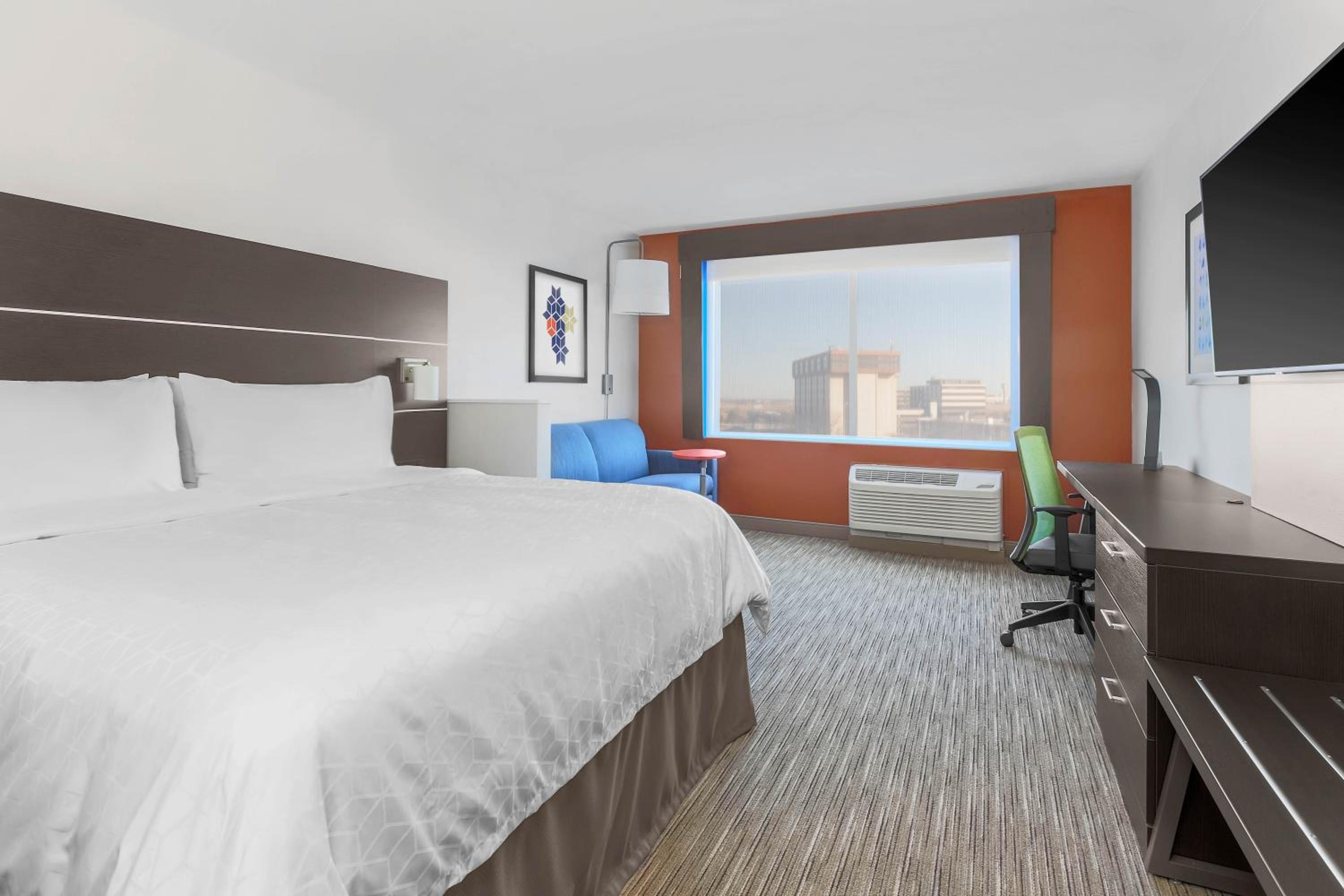 King Suite - Disability Access - Photo 2