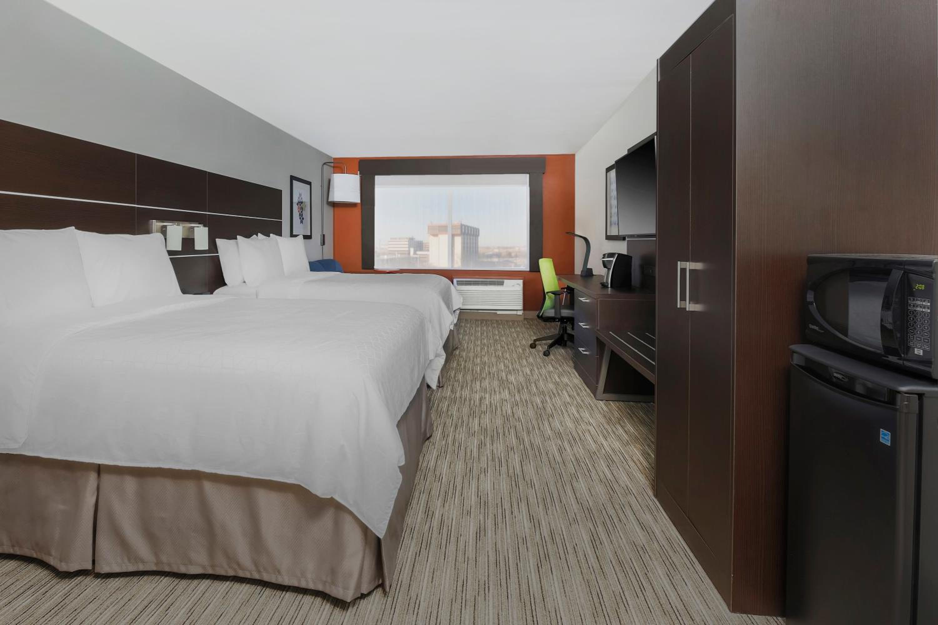 Queen Room with Two Queen Beds - Disability Access with Bath Tub - Photo 4